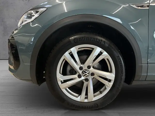 Volkswagen T-Roc view 4