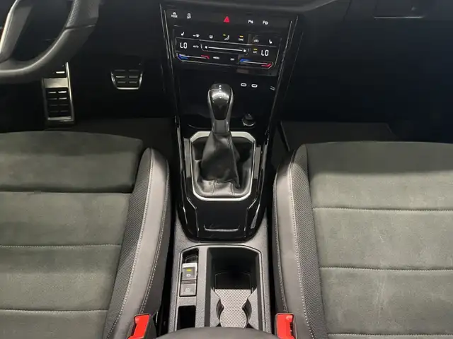 Volkswagen T-Roc view 13