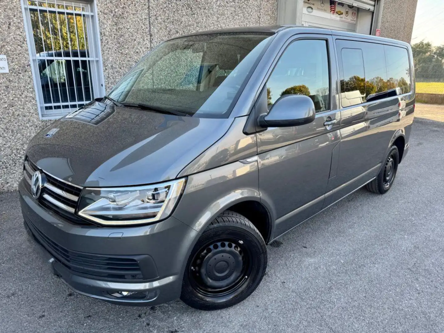 Volkswagen T6 Caravelle 2.0 TDI 150CV DSG PC Comfortline"9 POSTI"FULL LED" Gris - 2