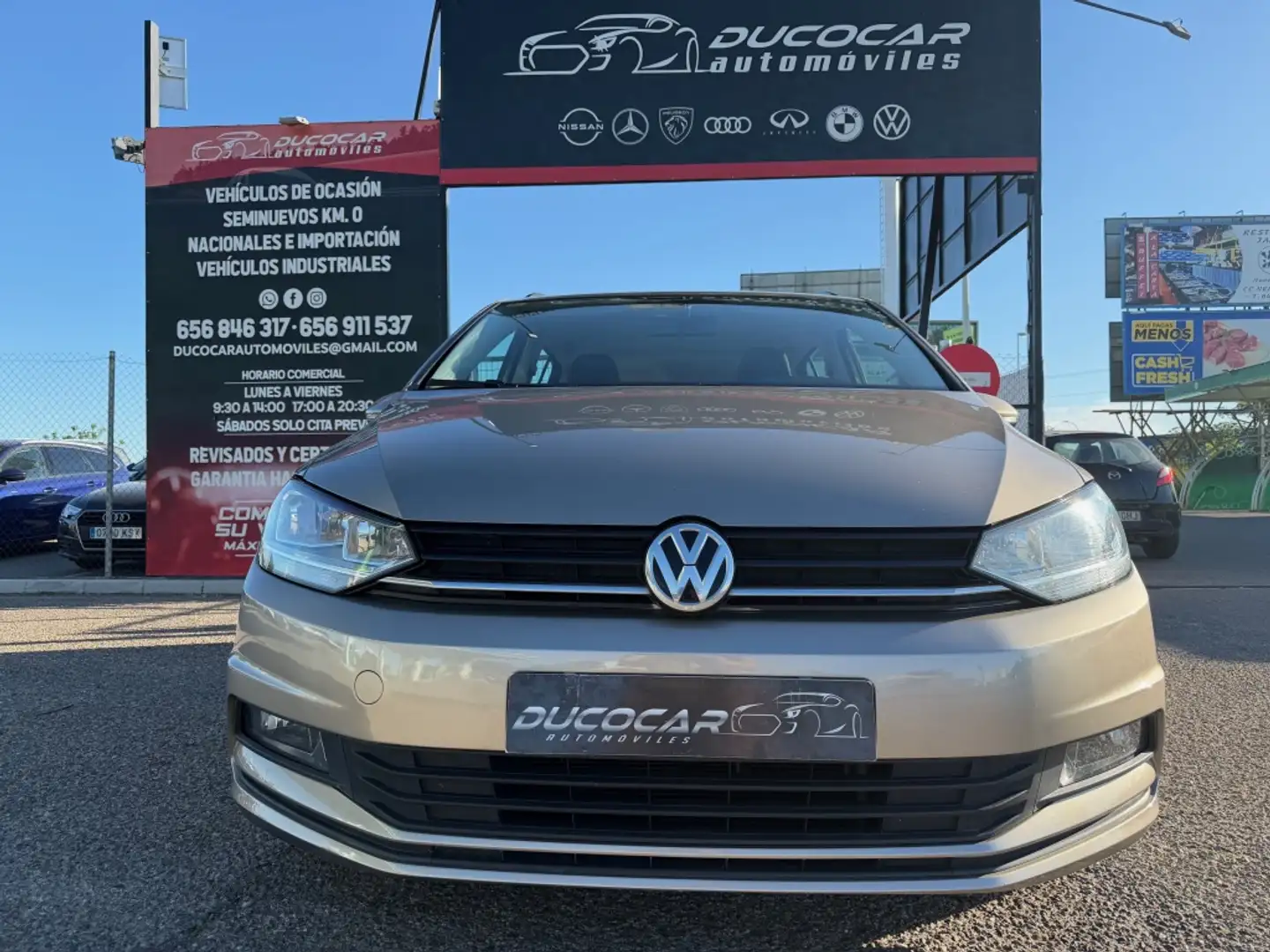 Volkswagen Touran 1.6TDI Business and Navi Edition 85kW Beige - 1
