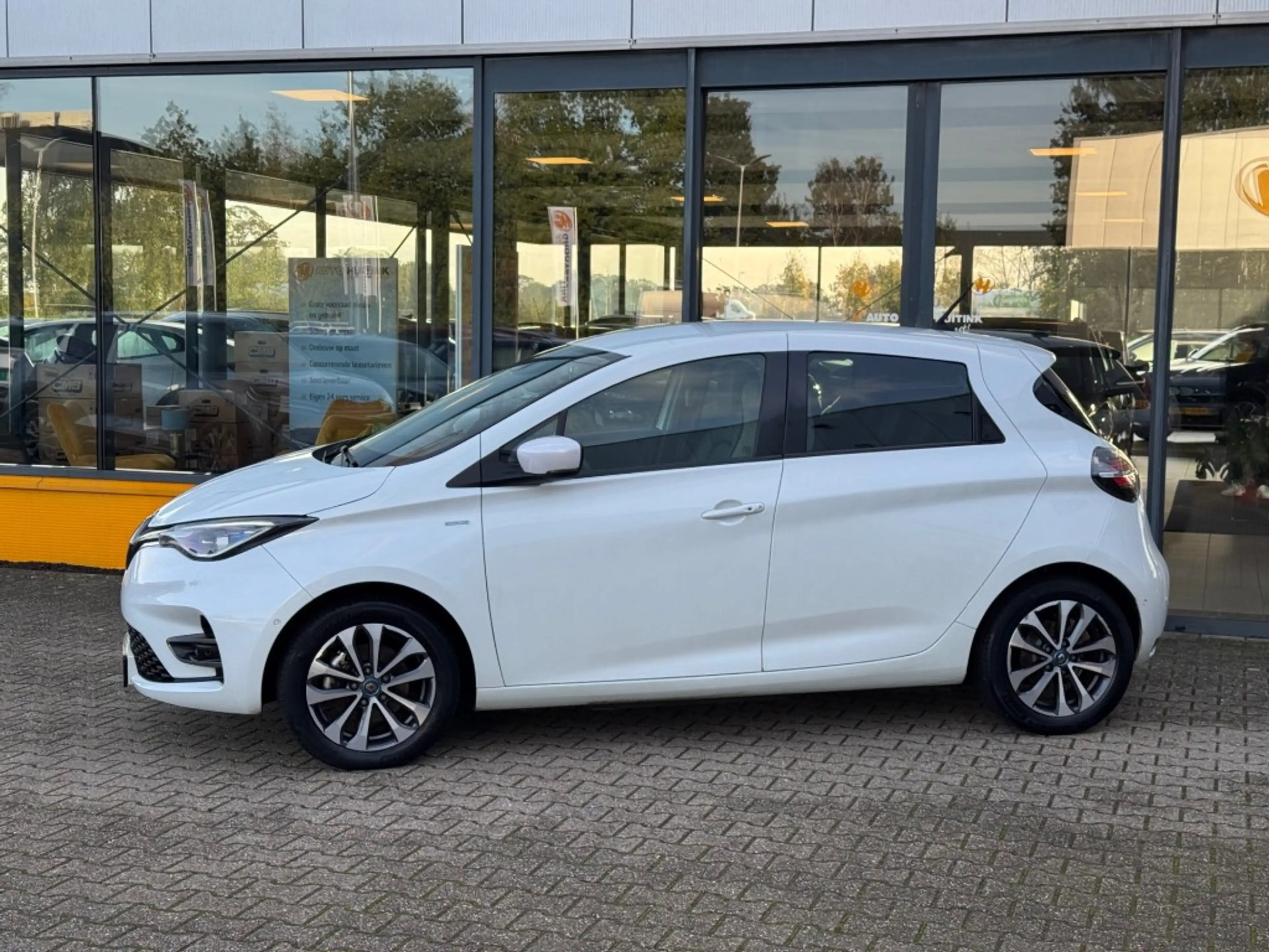Renault ZOE R135 Edition One 52 kWh — photo 2