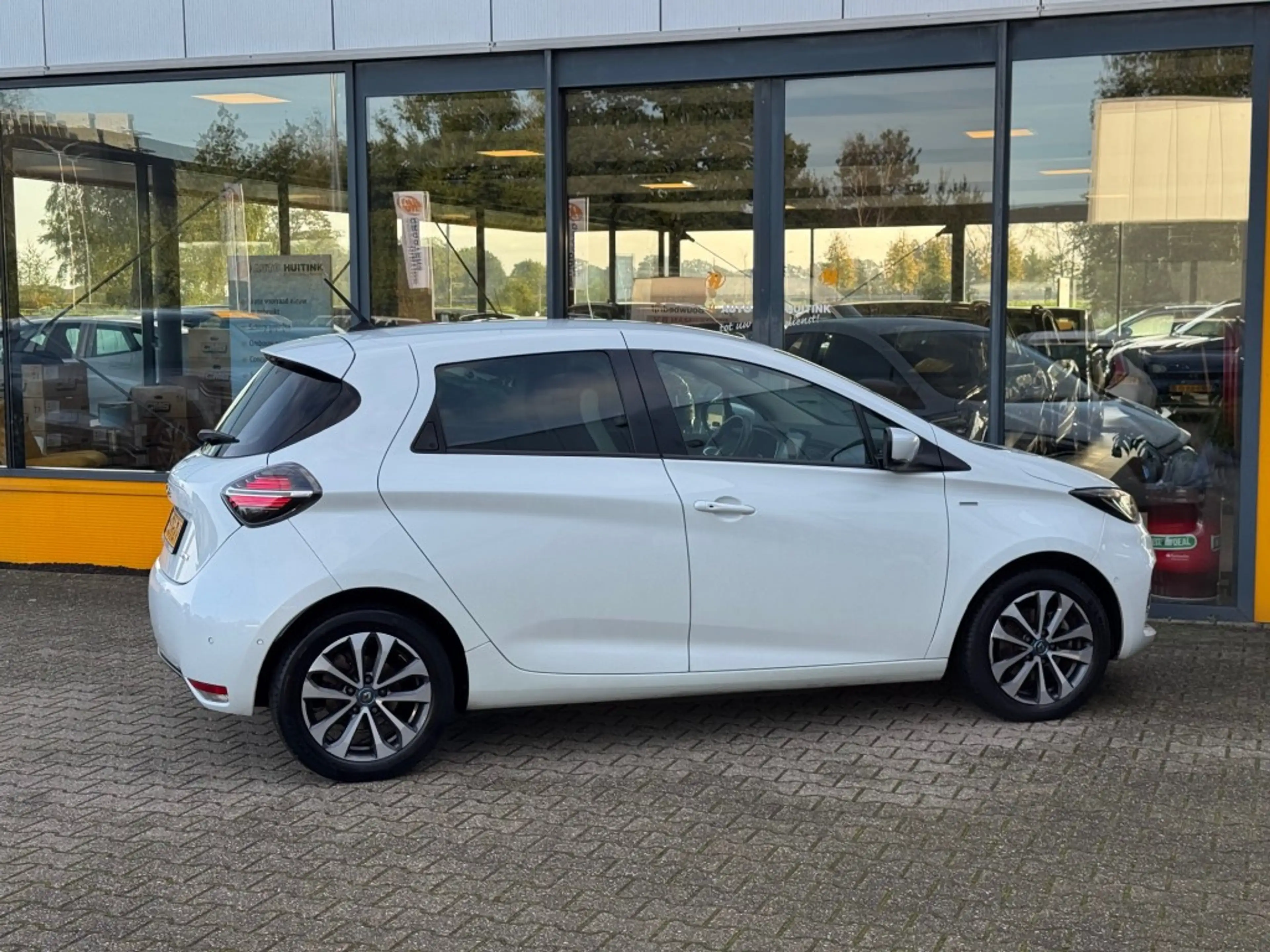 Renault ZOE R135 Edition One 52 kWh — photo 5