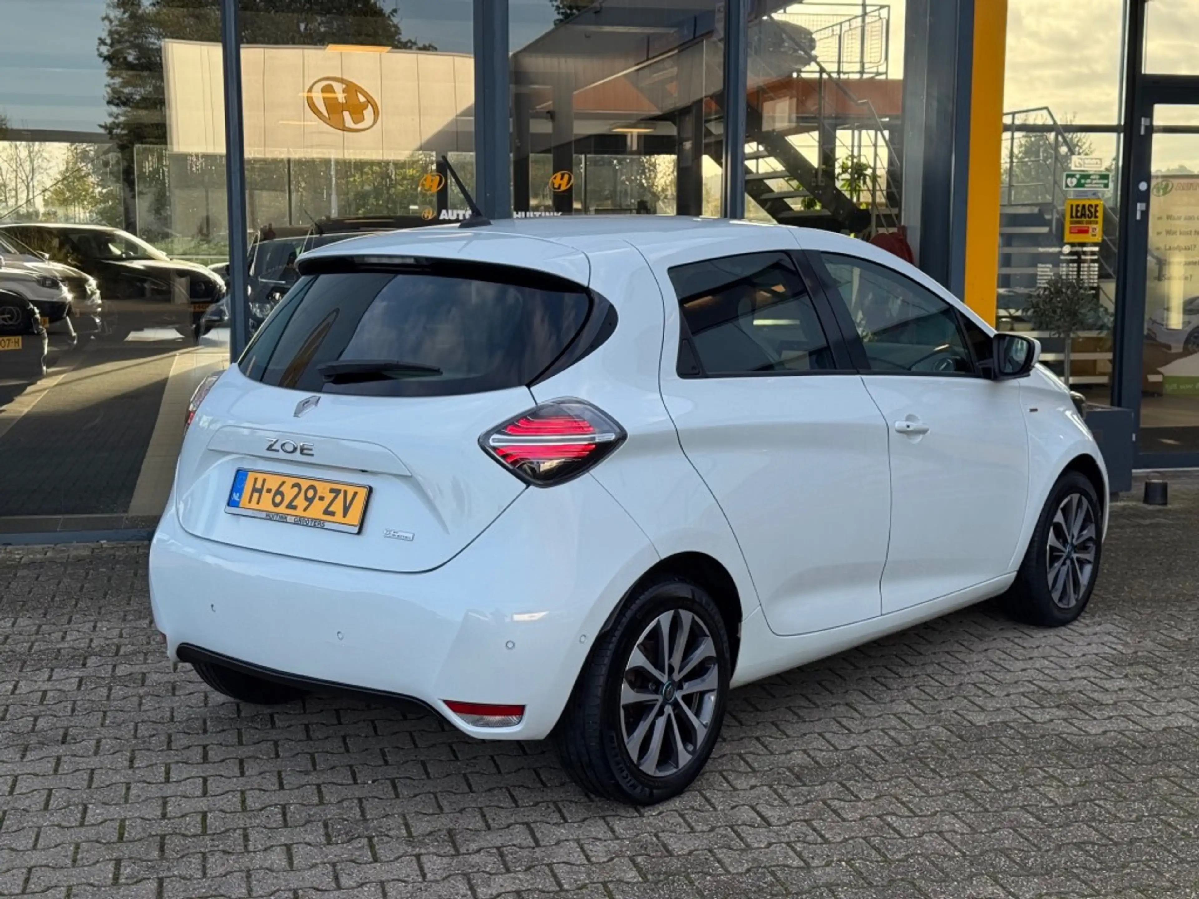 Renault ZOE R135 Edition One 52 kWh — photo 4
