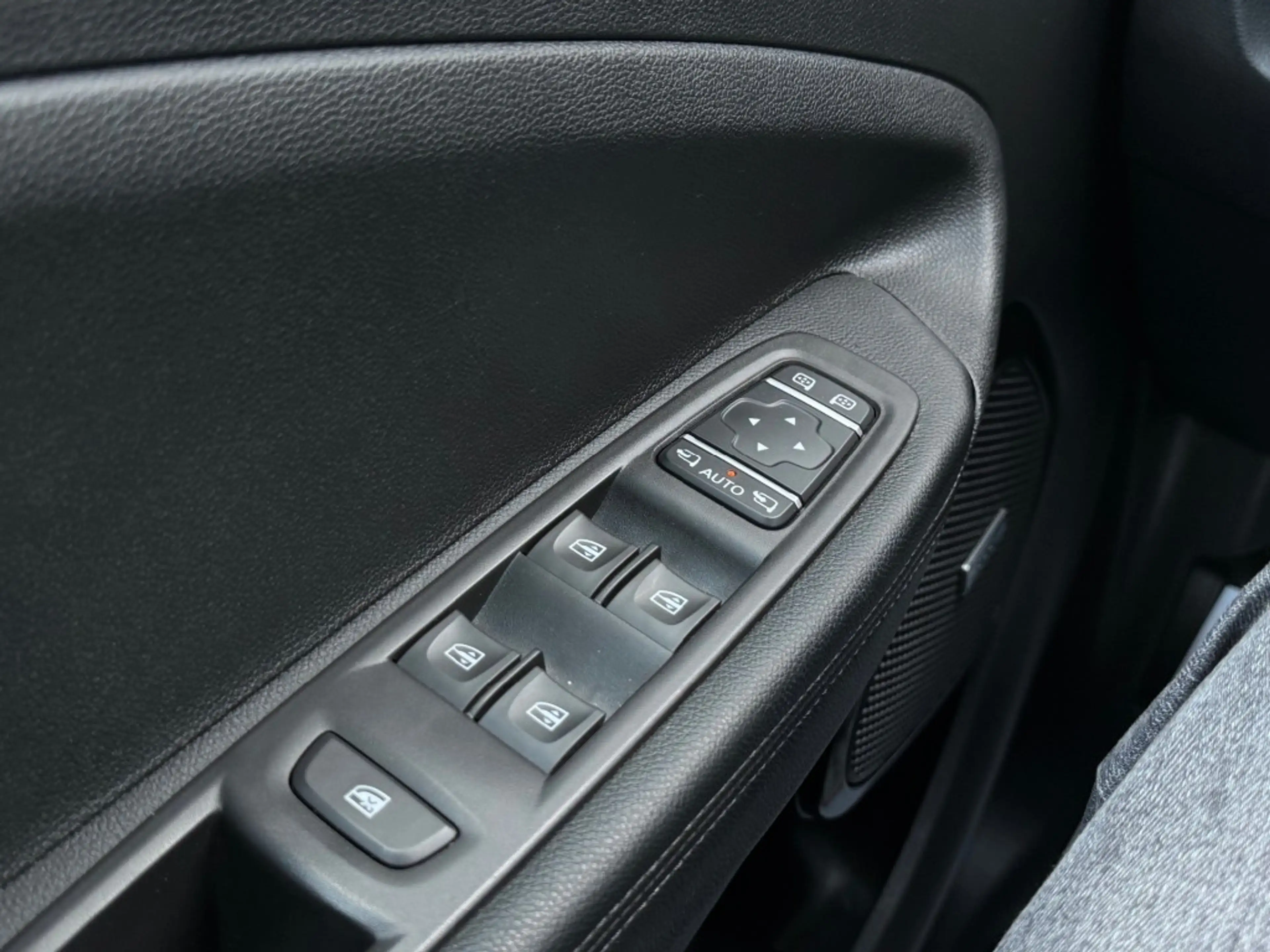 Renault ZOE R135 Edition One 52 kWh — photo 11