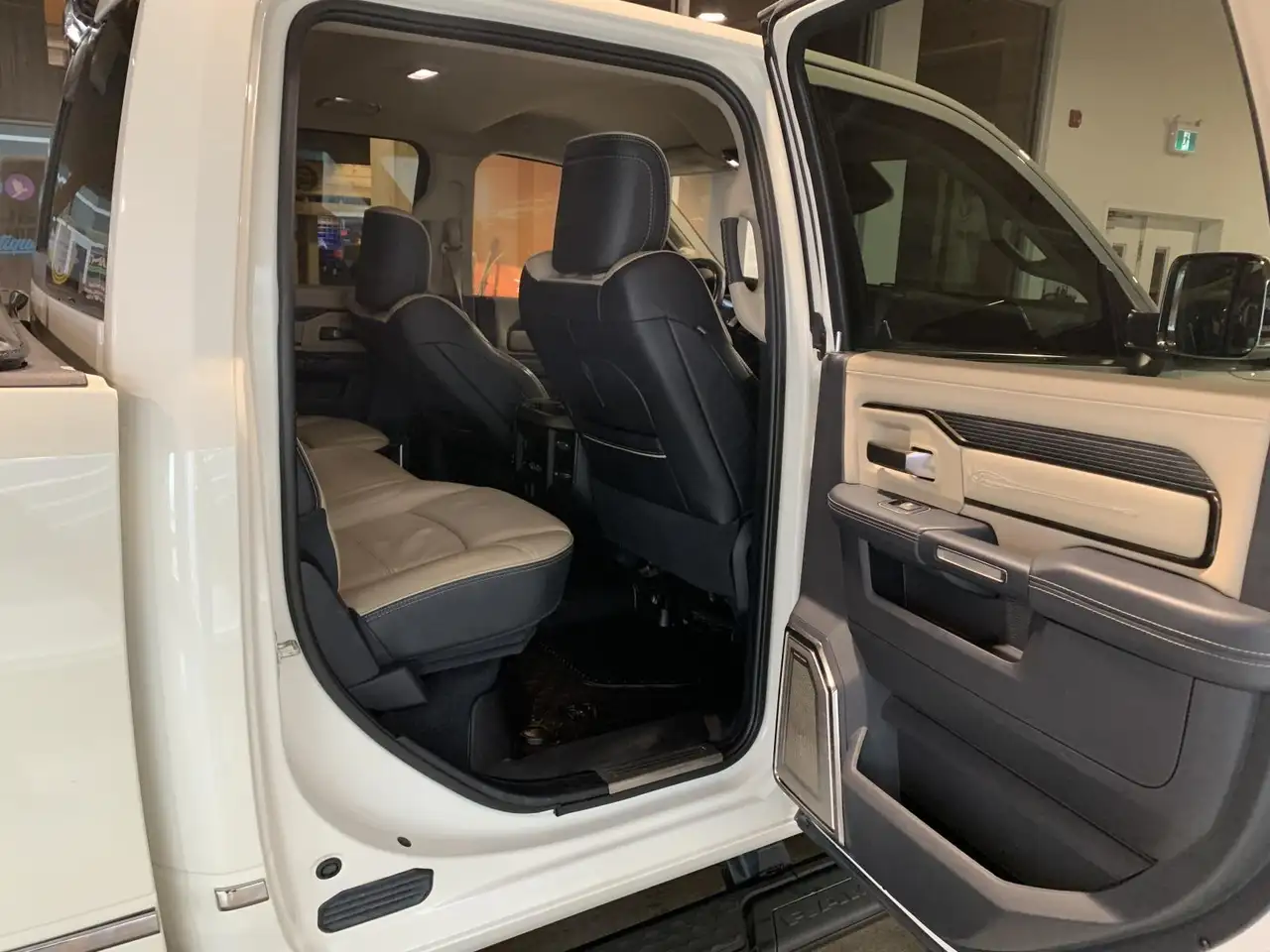 RAM 2500 снимка RAM 2500