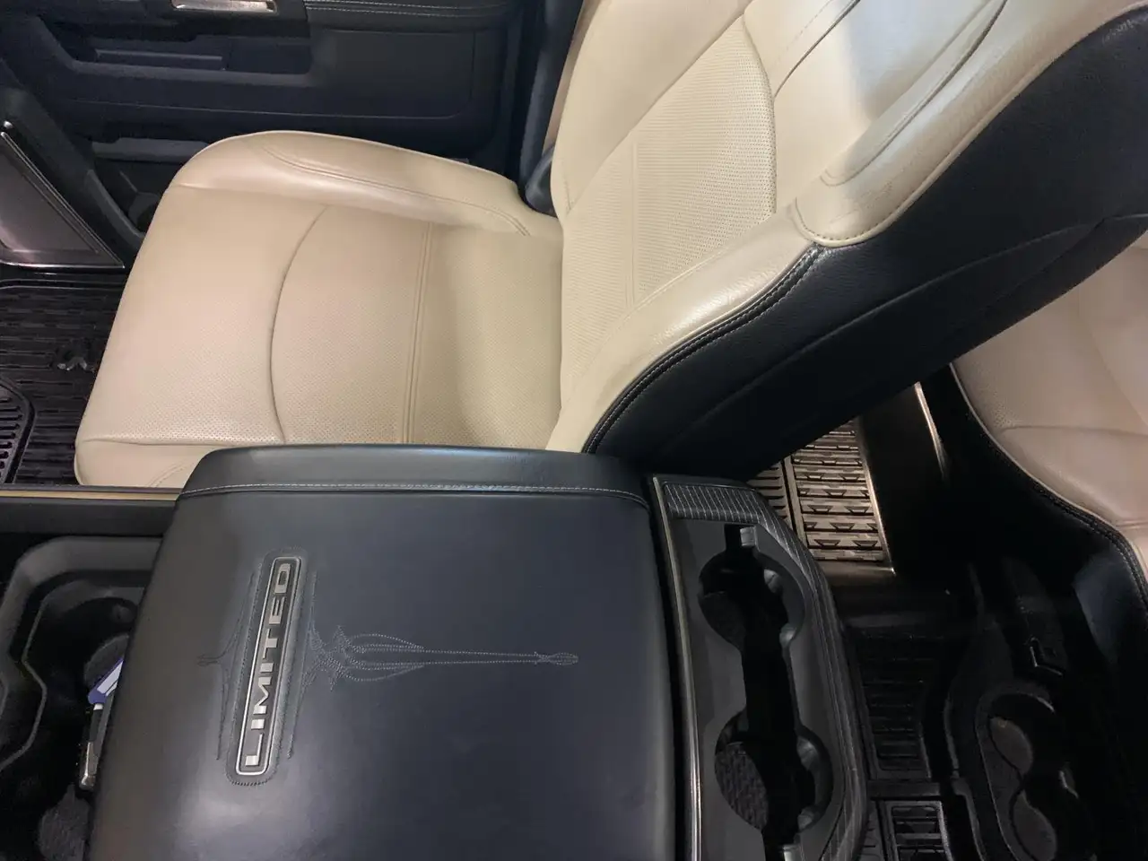 RAM 2500 снимка RAM 2500
