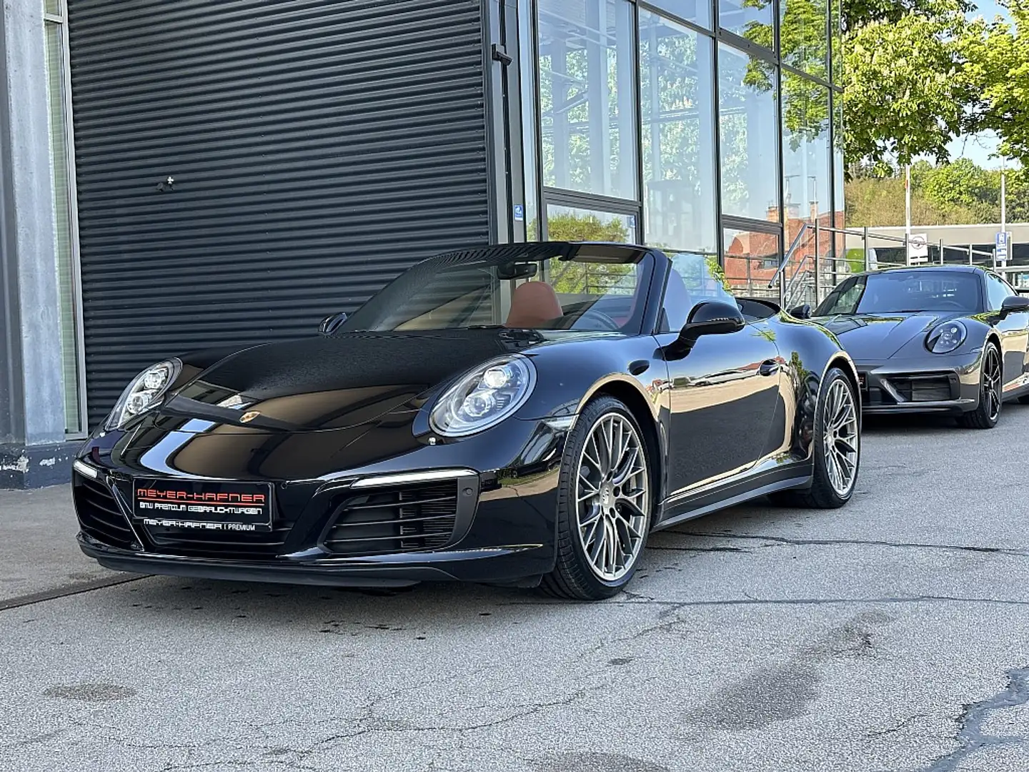 Porsche 911 Carrera 4 Cabrio PDK / Approved / LED / RFK / S... Schwarz - 1