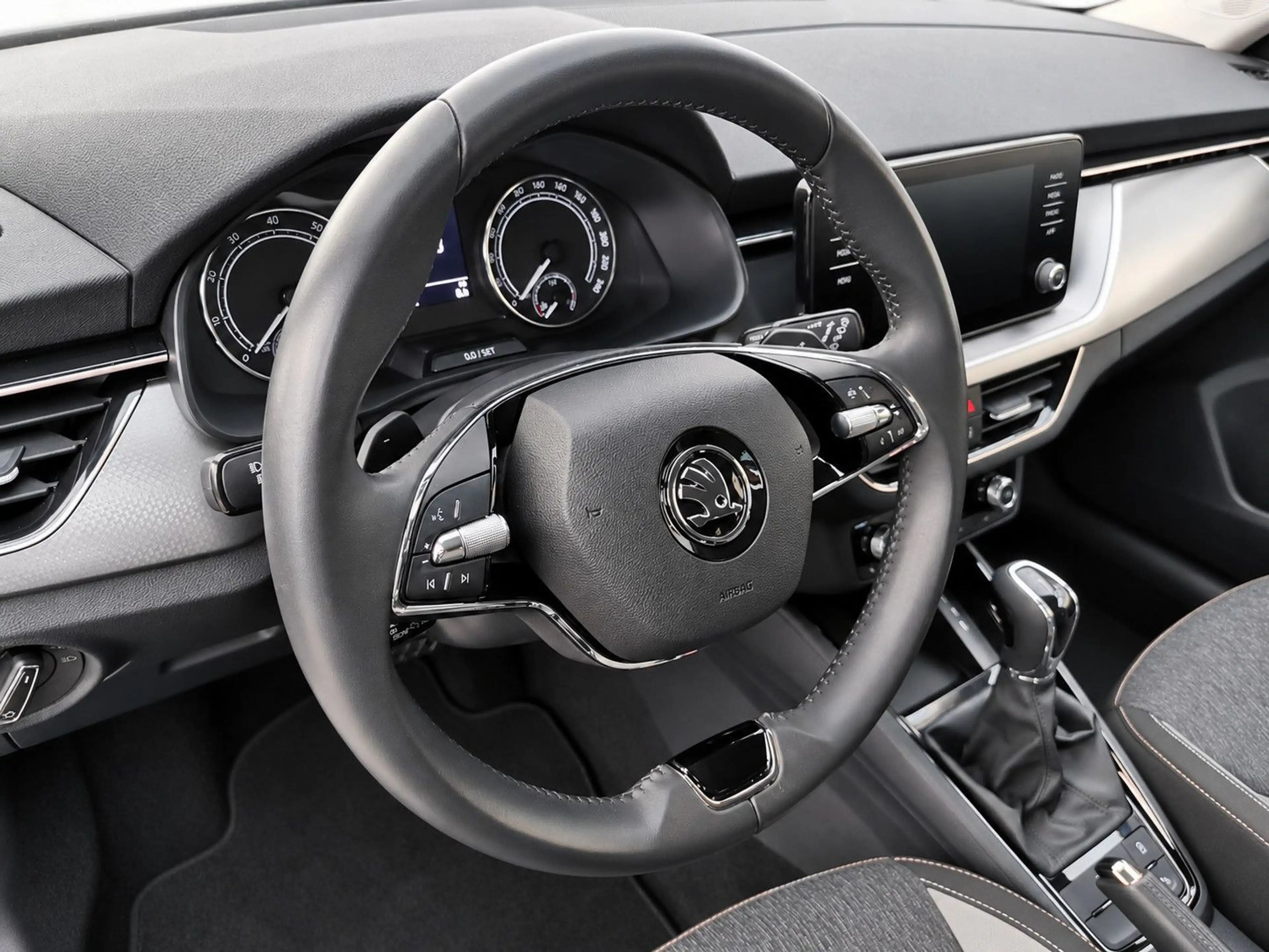 Skoda Kamiq 110 PS DSG AHK Style Navi-App SHZ ACC — photo 12