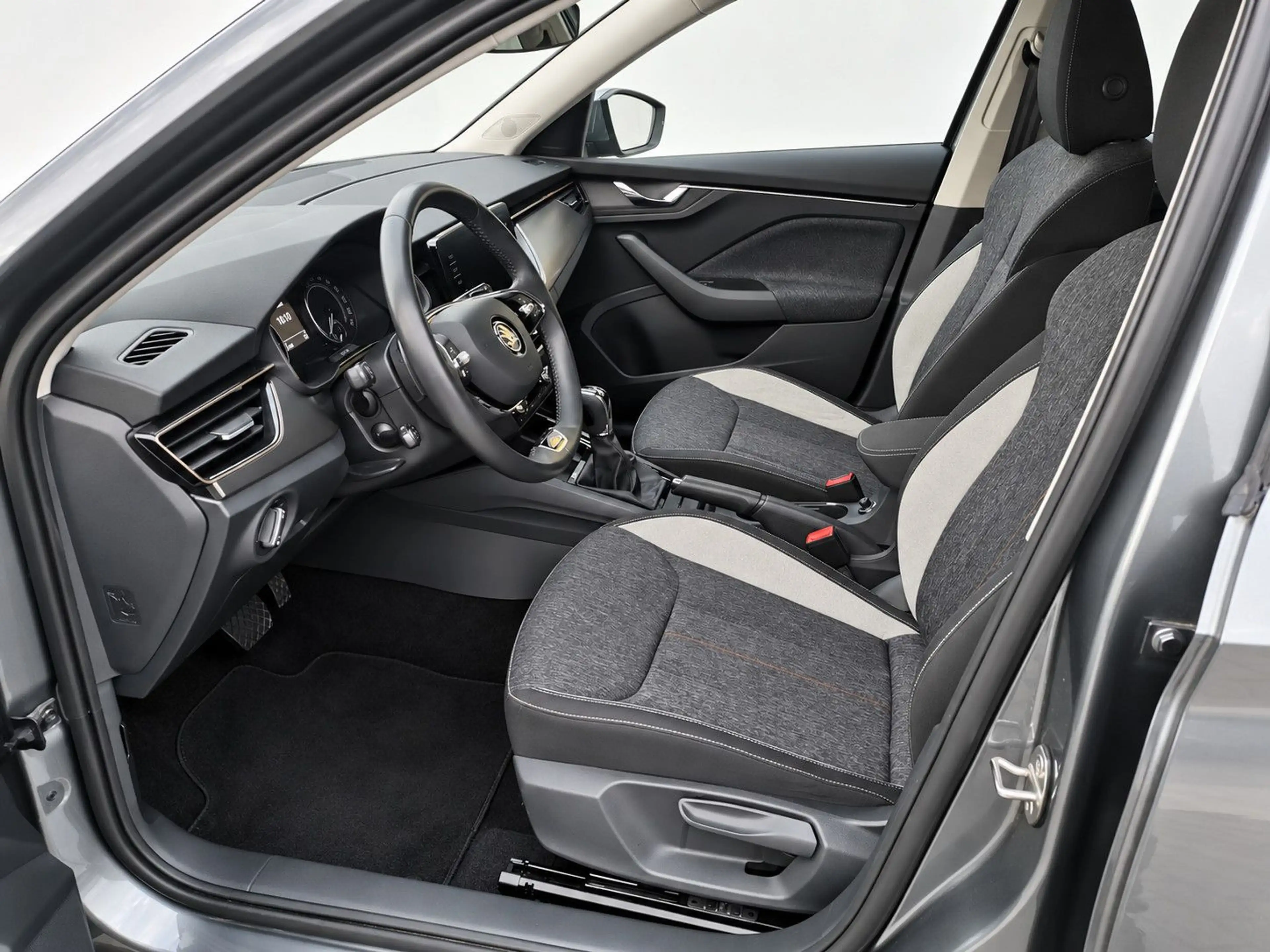 Skoda Kamiq 110 PS DSG AHK Style Navi-App SHZ ACC — photo 8