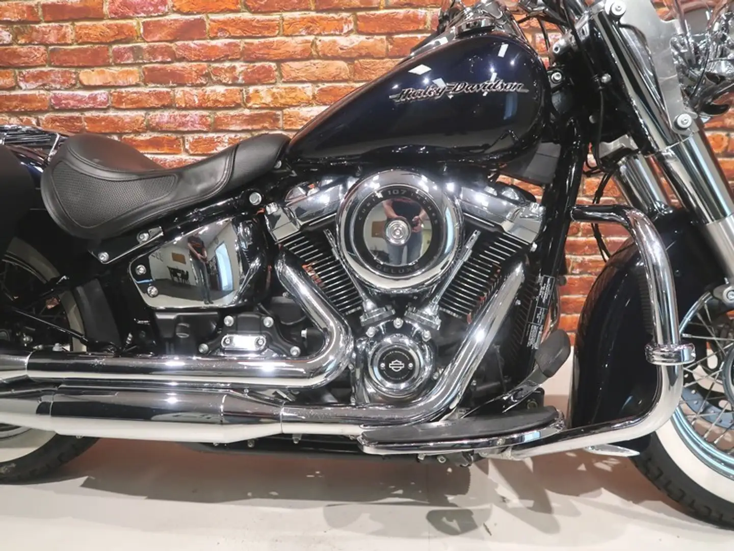 Harley-Davidson Deluxe FLDE Softail 107 Azul - 2
