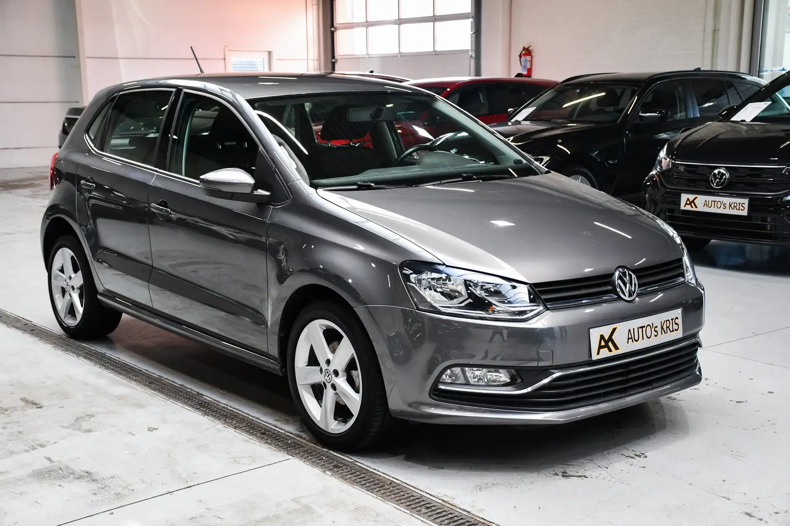 Volkswagen Polo Polo 1.0i Comfortline - BLUETOOTH / PDC / AIRCO Grijs - 2
