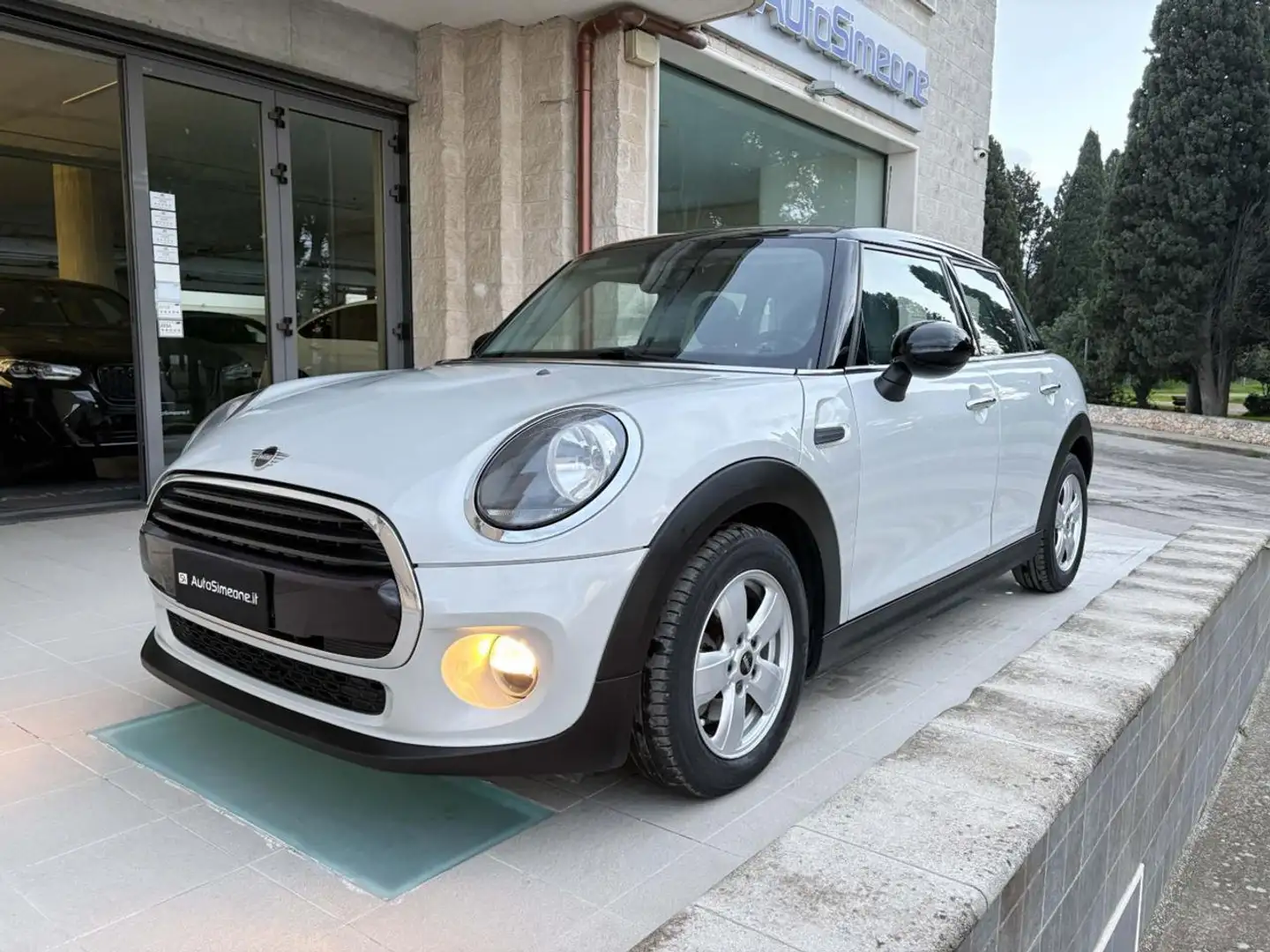 MINI Cooper D 1.5 Cooper D Business 5 porte CARPLAY Grijs - 1