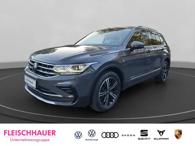 Volkswagen Tiguan Elegance eHybrid HUD AHK Navi Digitales Cockpit 36