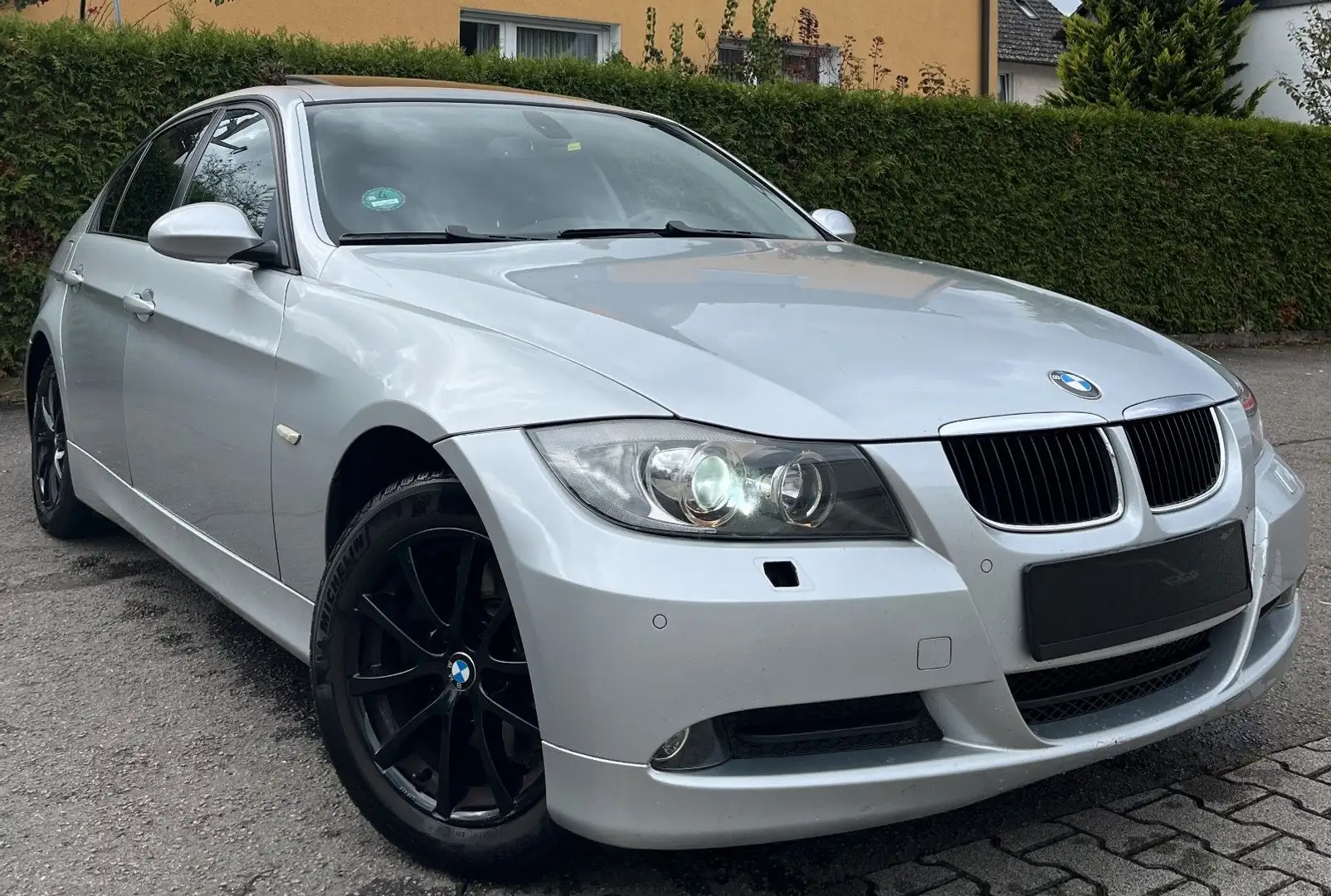 BMW 320 d Automatik XENON NAVI SCHIEBEDACH LEDER TOP Plateado - 1