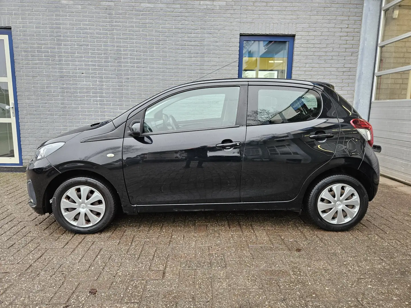 Peugeot 108 1.0 e-VTi Active Inclusief Afleveringskosten Zwart - 2