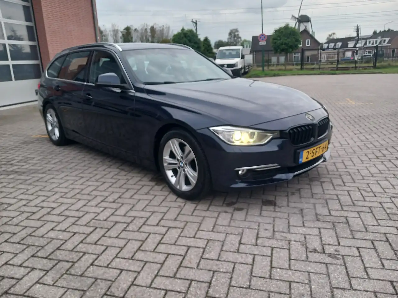 BMW 320