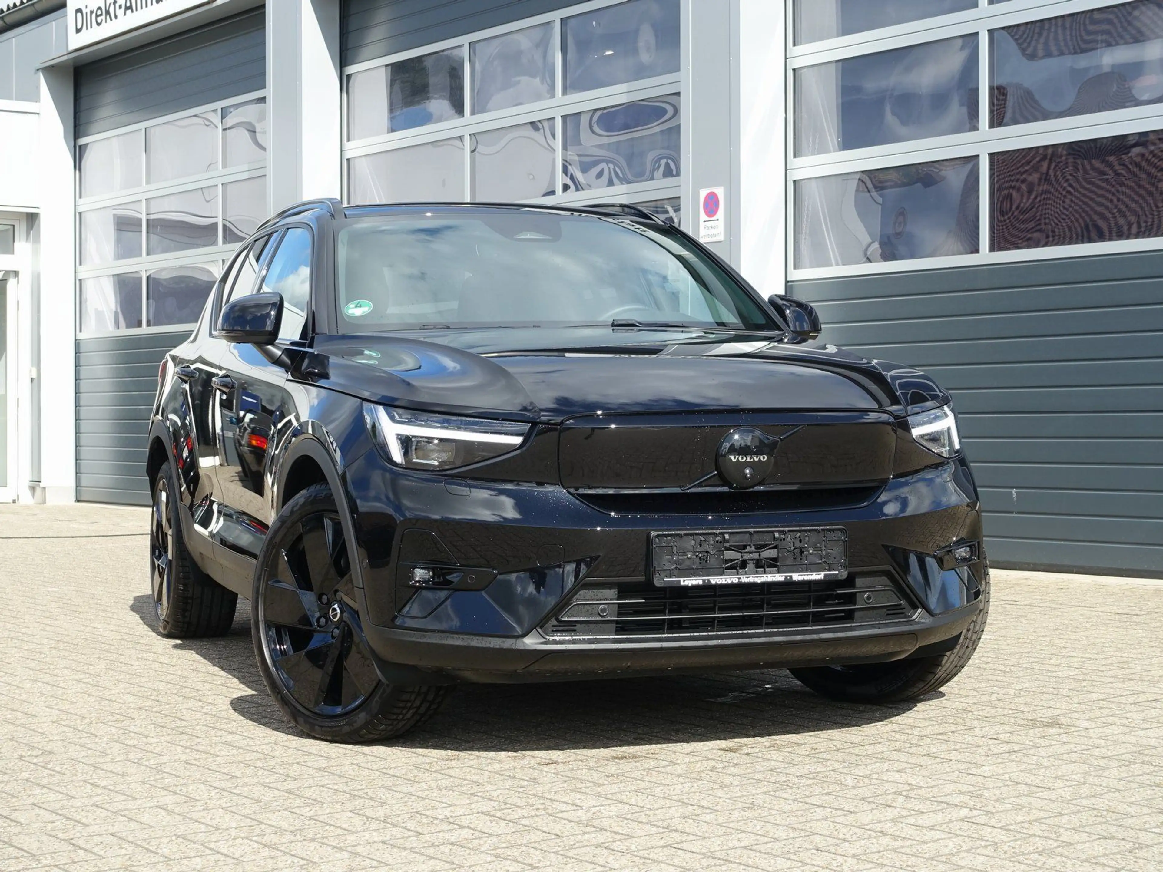 Volvo EX40 Black Edition Plus Extended Range Pano/H&K — photo 3