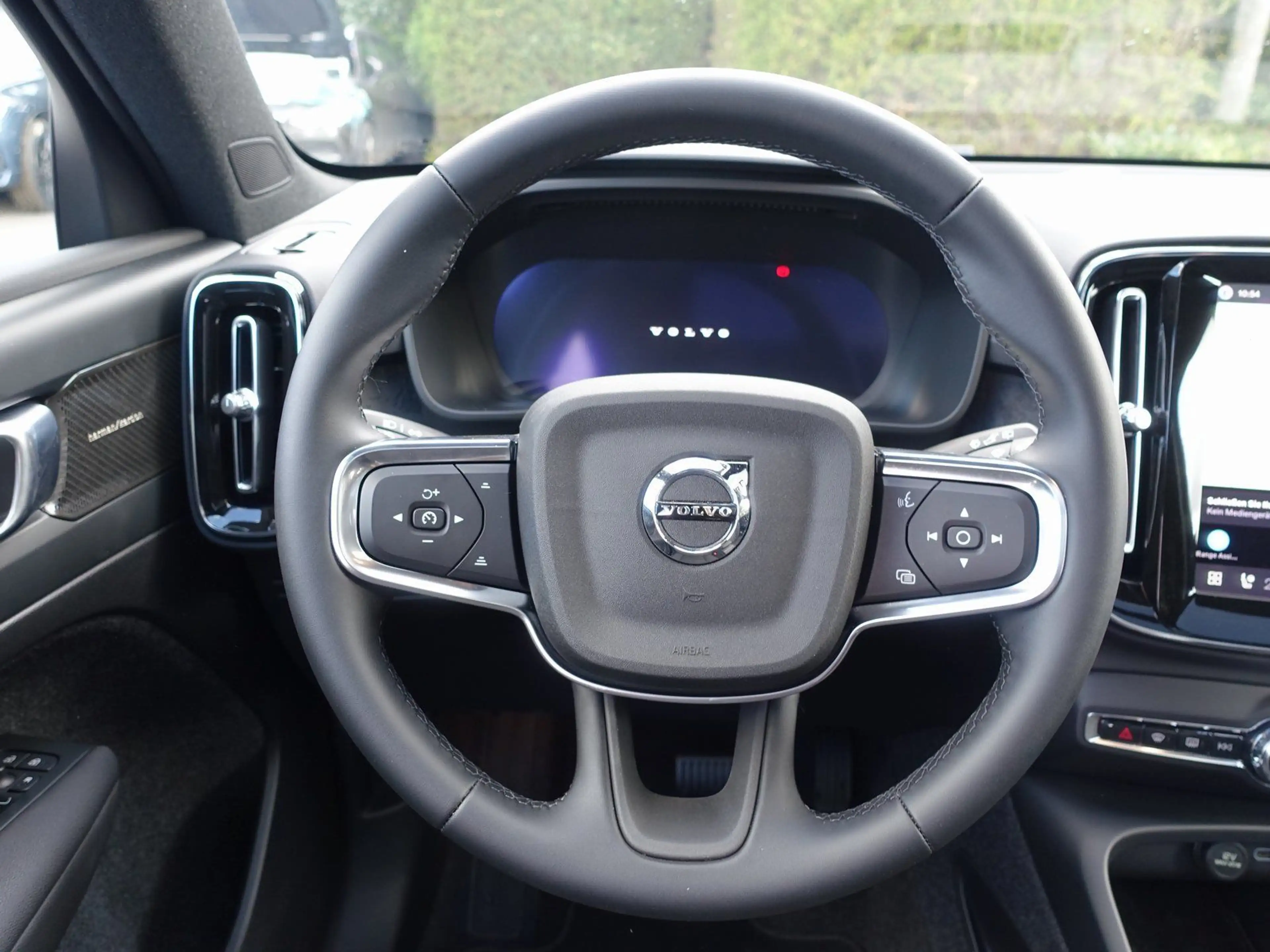 Volvo EX40 Black Edition Plus Extended Range Pano/H&K — photo 13