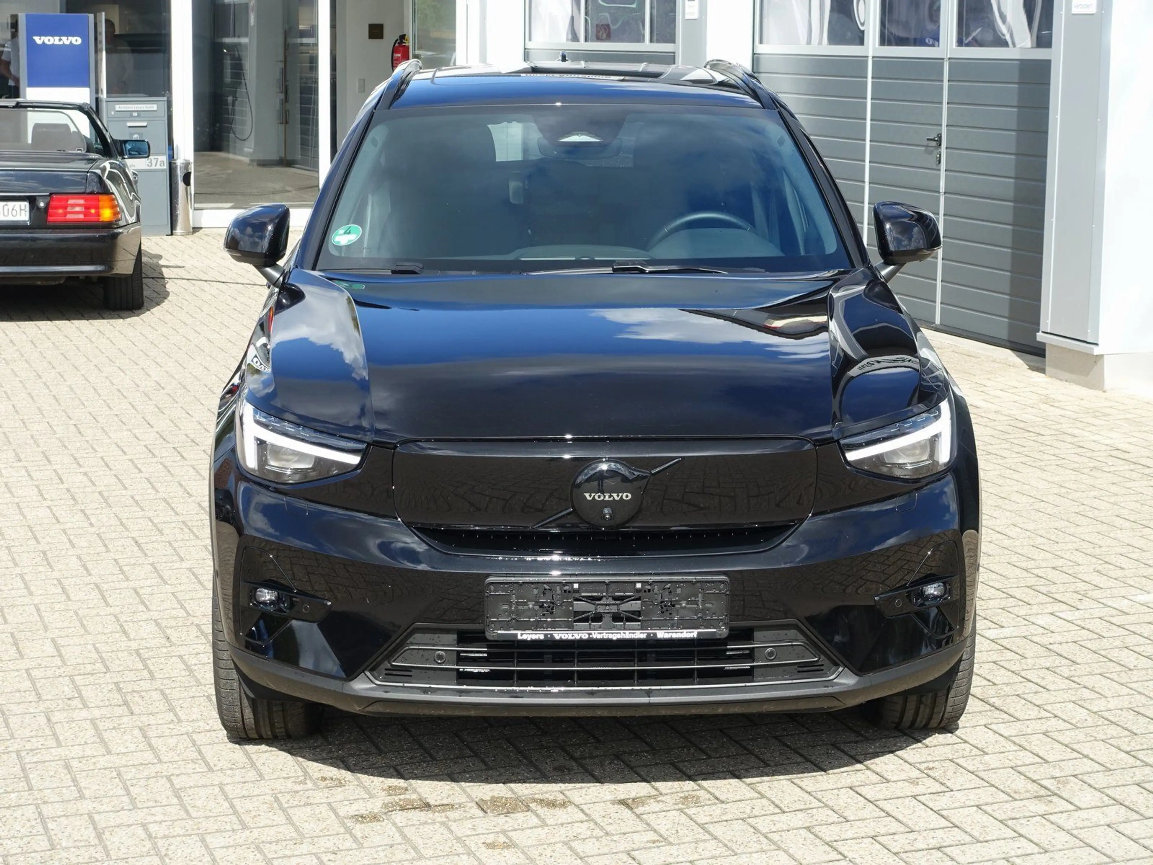 Volvo EX40 Black Edition Plus Extended Range Pano/H&K — photo 7