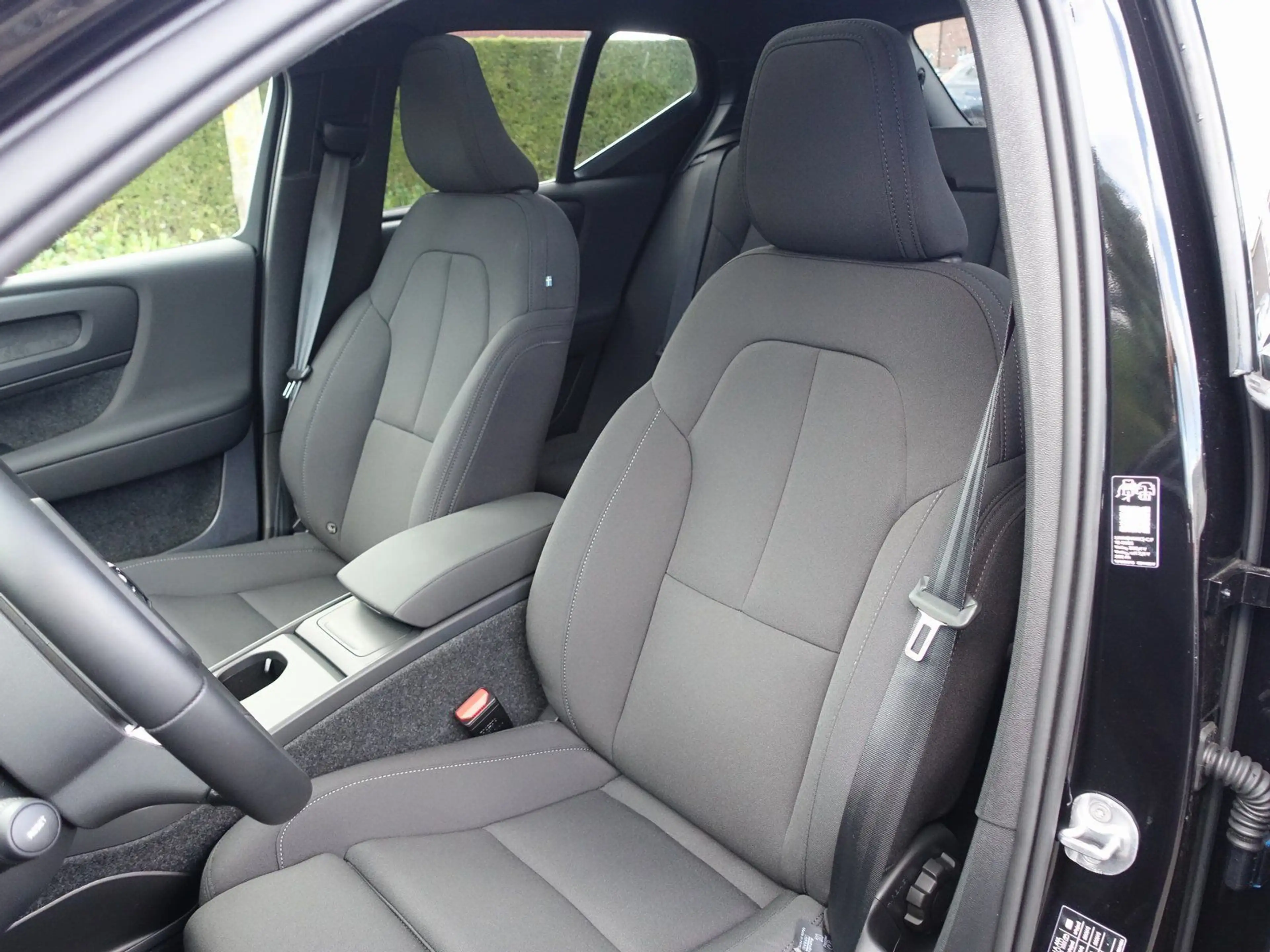 Volvo EX40 Black Edition Plus Extended Range Pano/H&K — photo 11