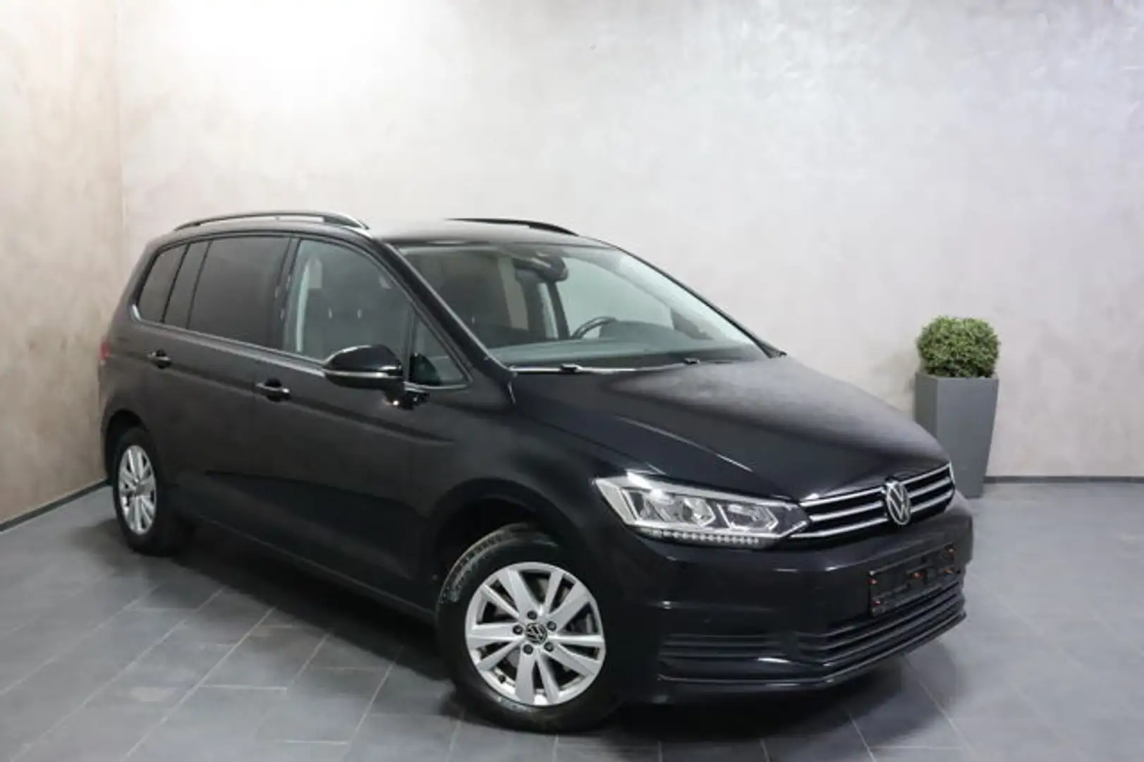 Volkswagen Touran DSG 7-Sitzer CL AHK CAM VIRTUAL LED ACC Nero - 2
