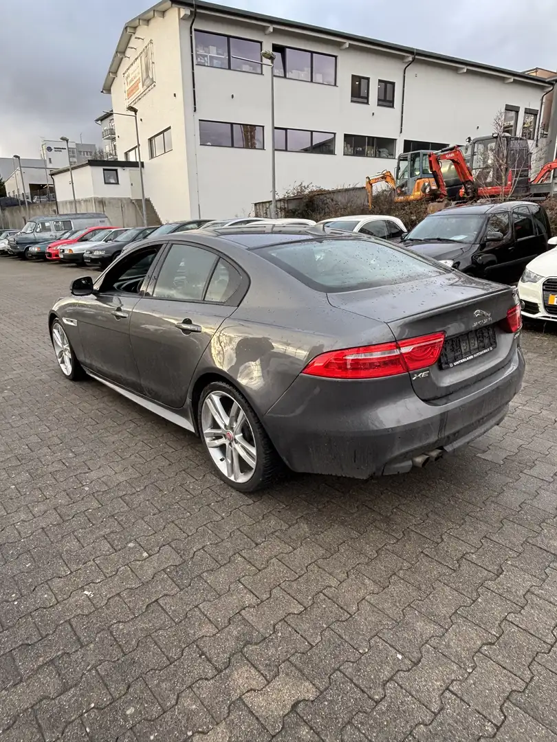 Jaguar XE R-Sport Gris - 2