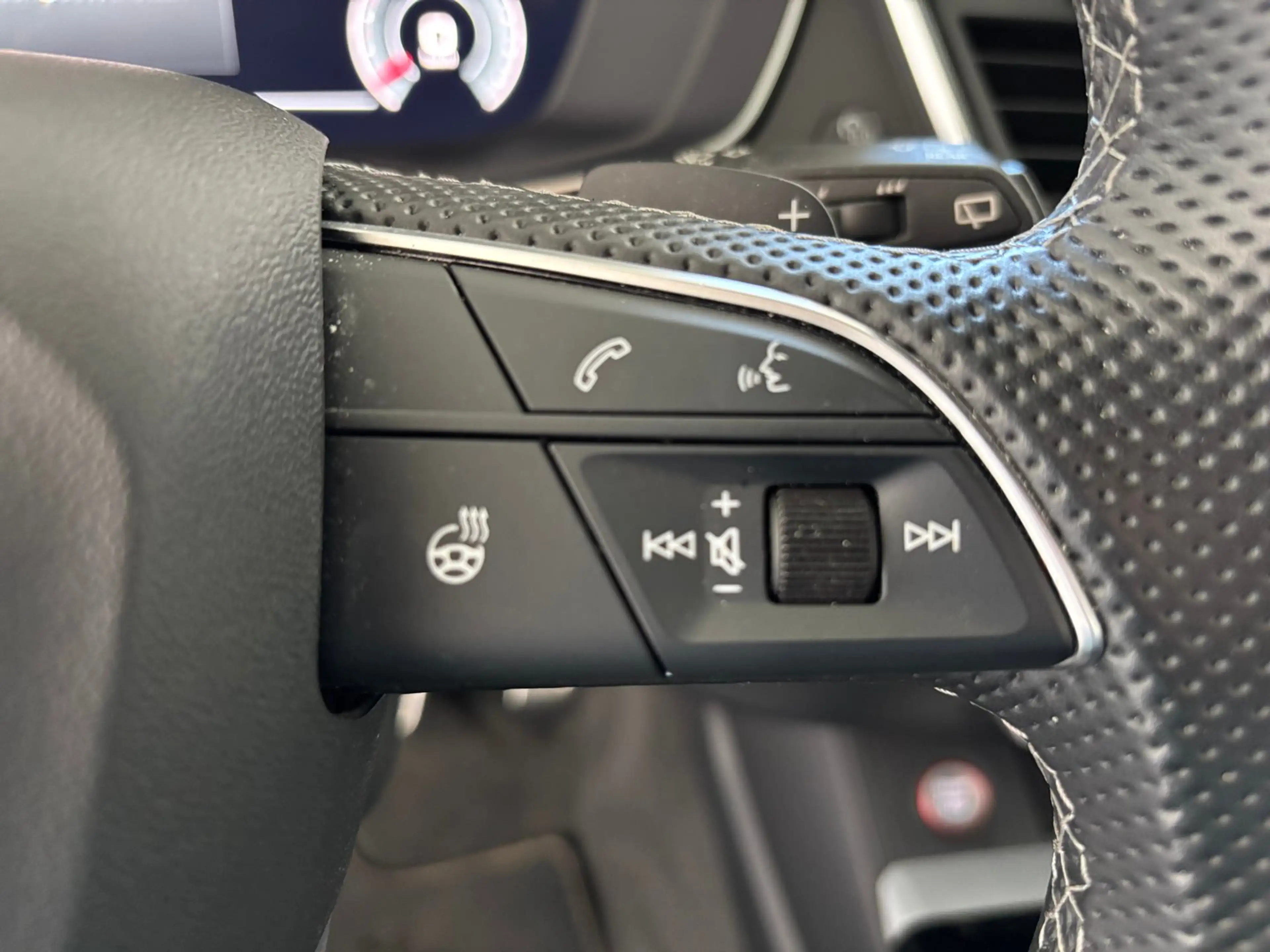 Audi SQ5 TDI quattro — photo 10