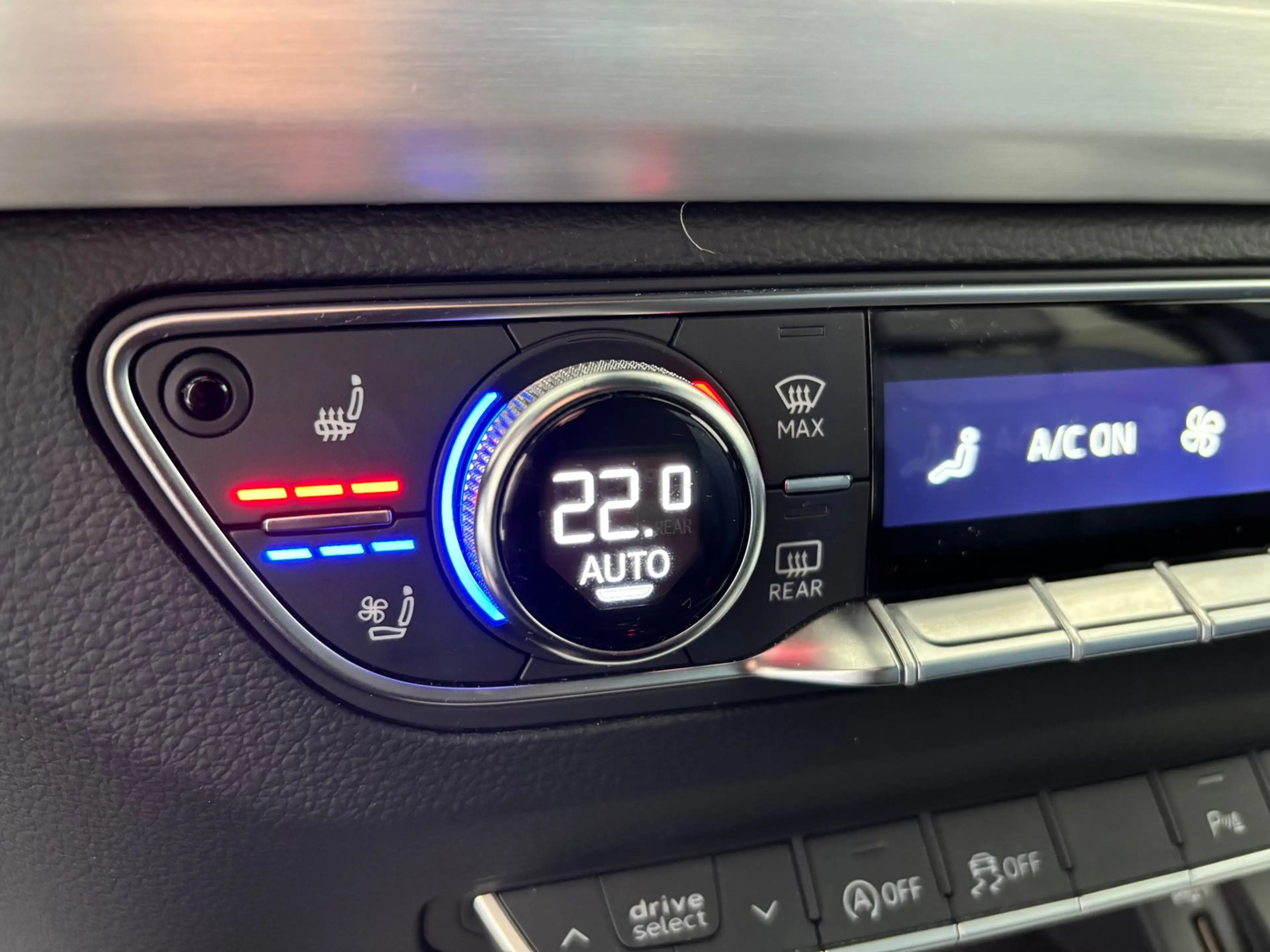 Audi SQ5 TDI quattro — photo 12