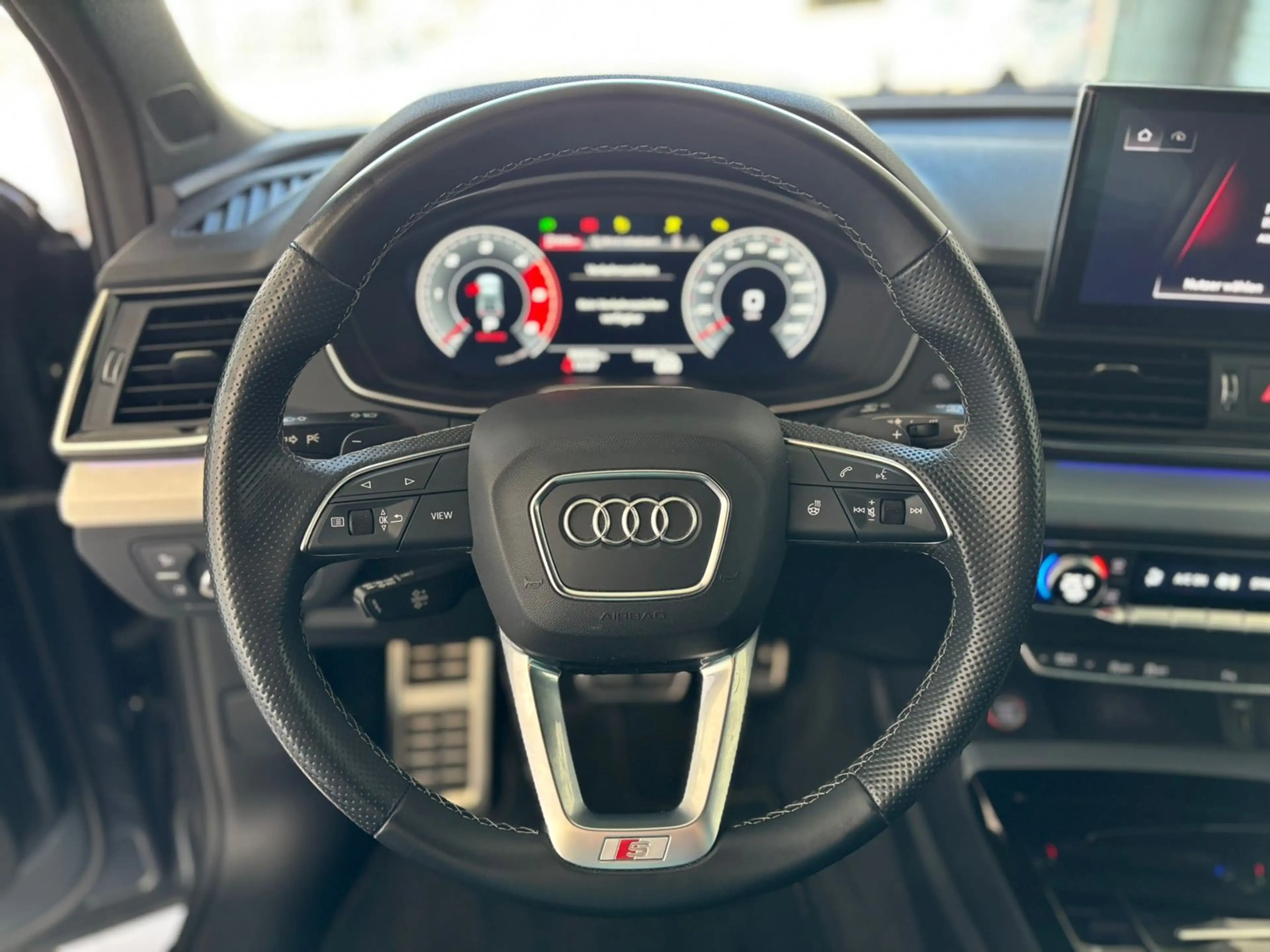 Audi SQ5 TDI quattro — photo 8