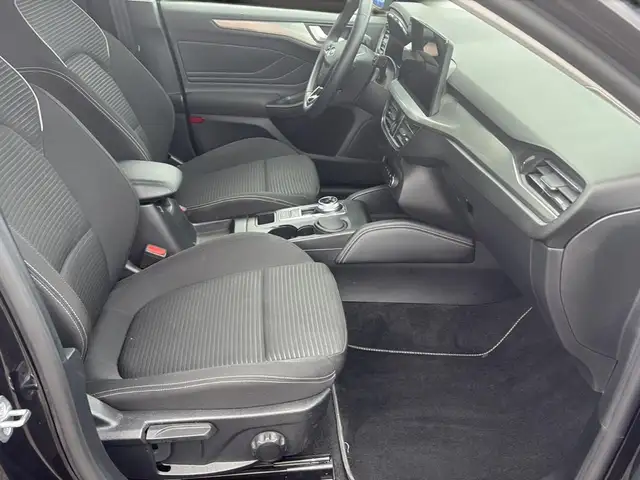 Ford Focus view 13