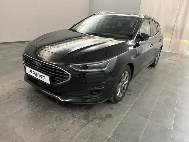 Ford Focus view 3