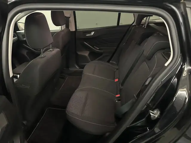 Ford Focus view 11