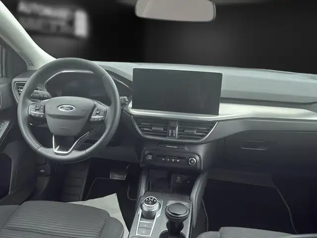 Ford Focus view 15