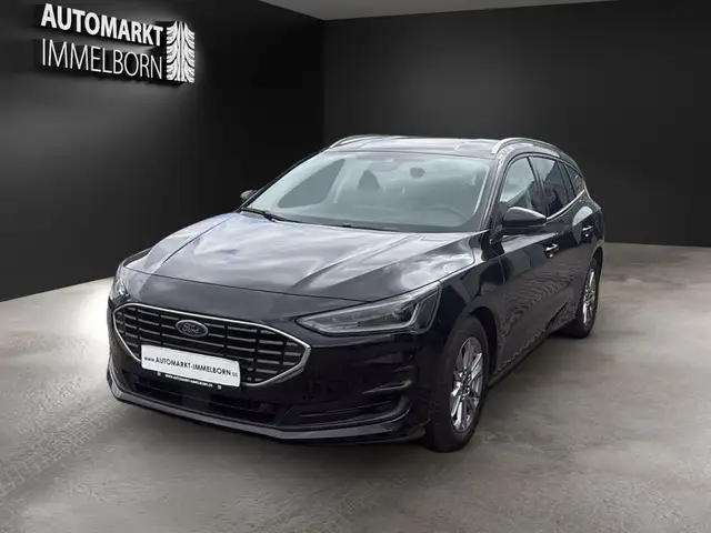 Ford Focus view 3