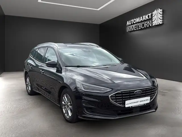 Ford Focus view 2