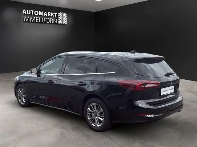 Ford Focus view 6