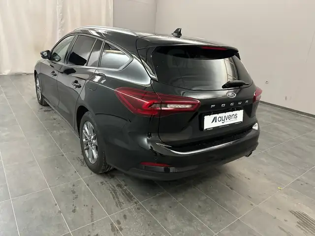 Ford Focus view 5