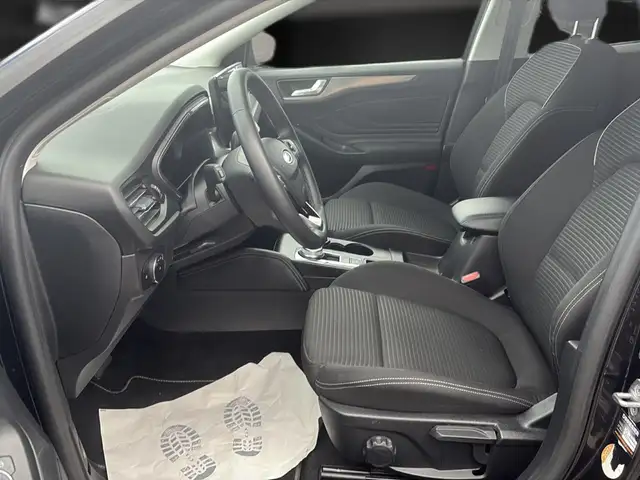 Ford Focus view 14