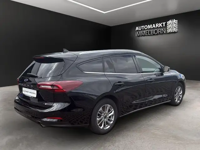 Ford Focus view 8