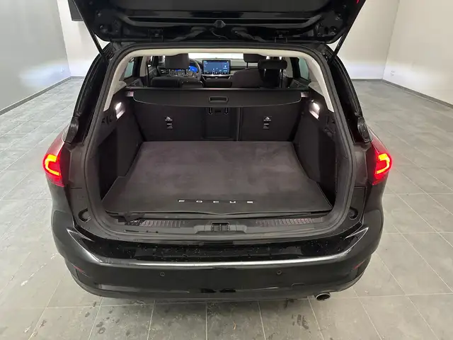 Ford Focus view 12