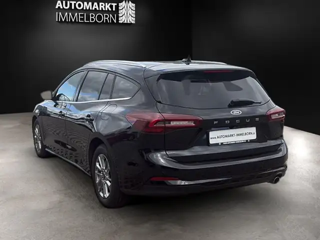 Ford Focus view 5