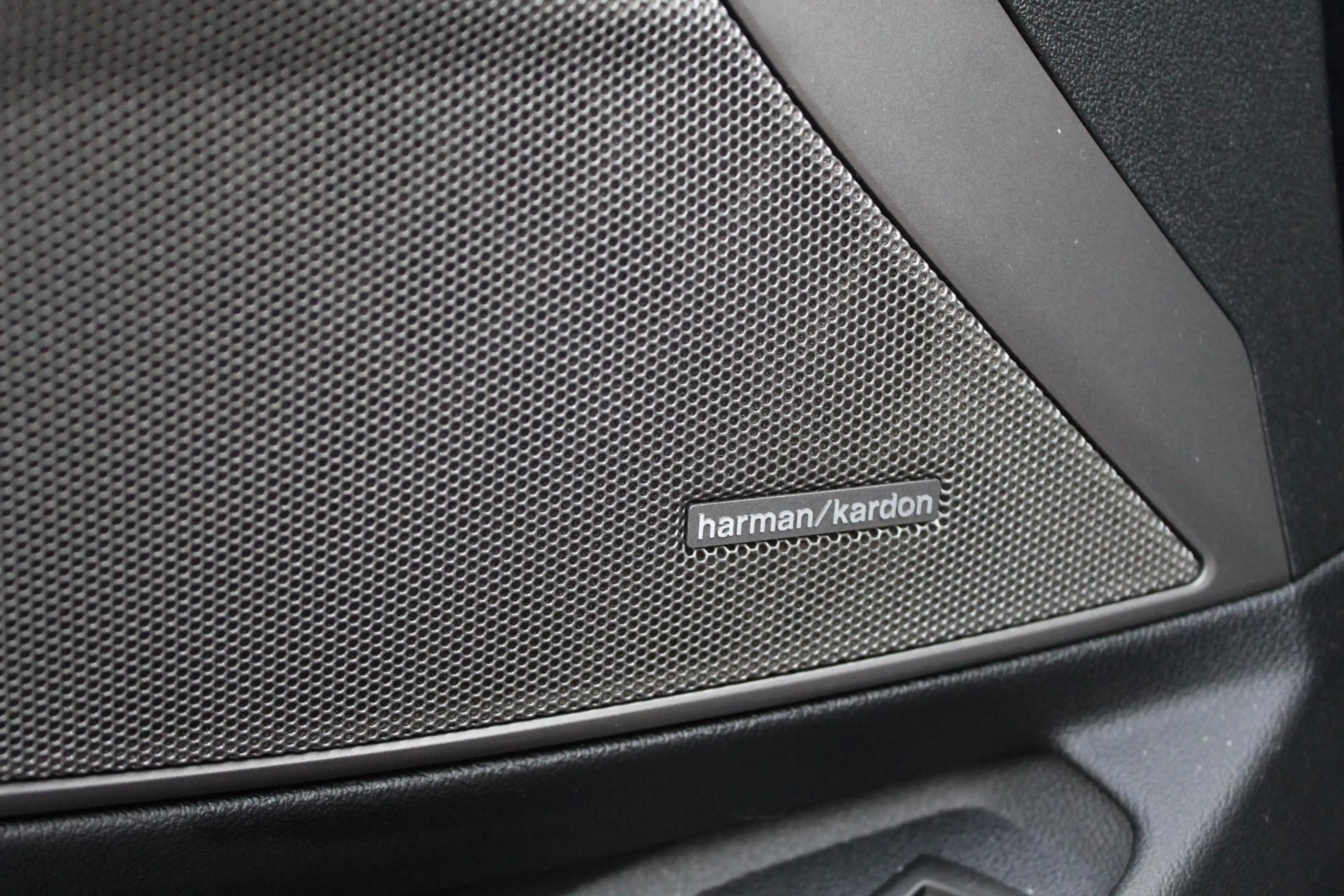 BMW 330 3-serie Touring 330i Introduction Executive Editio — photo 12