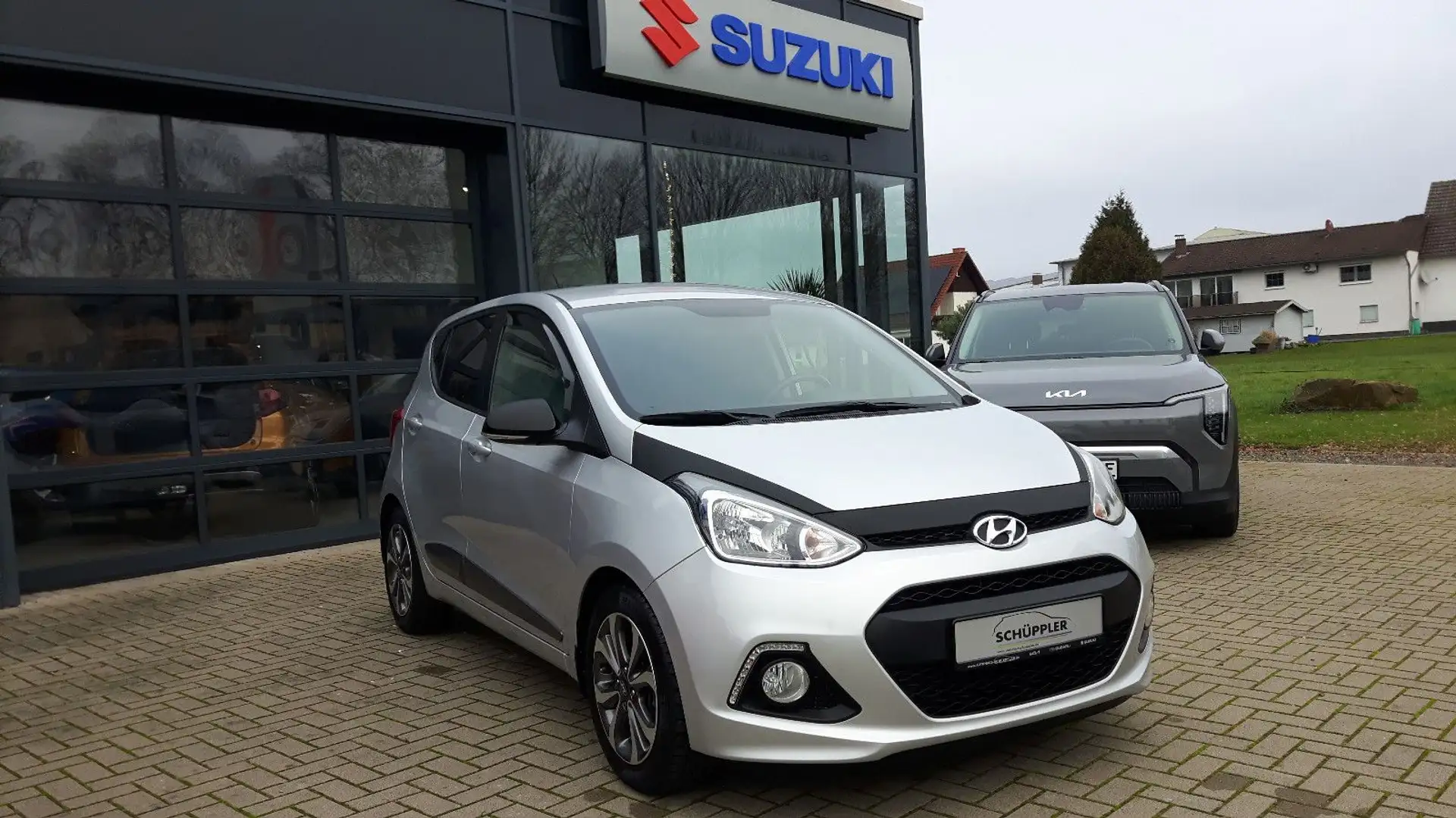 Hyundai i10 FIFA World Cup Edition Silber - 2