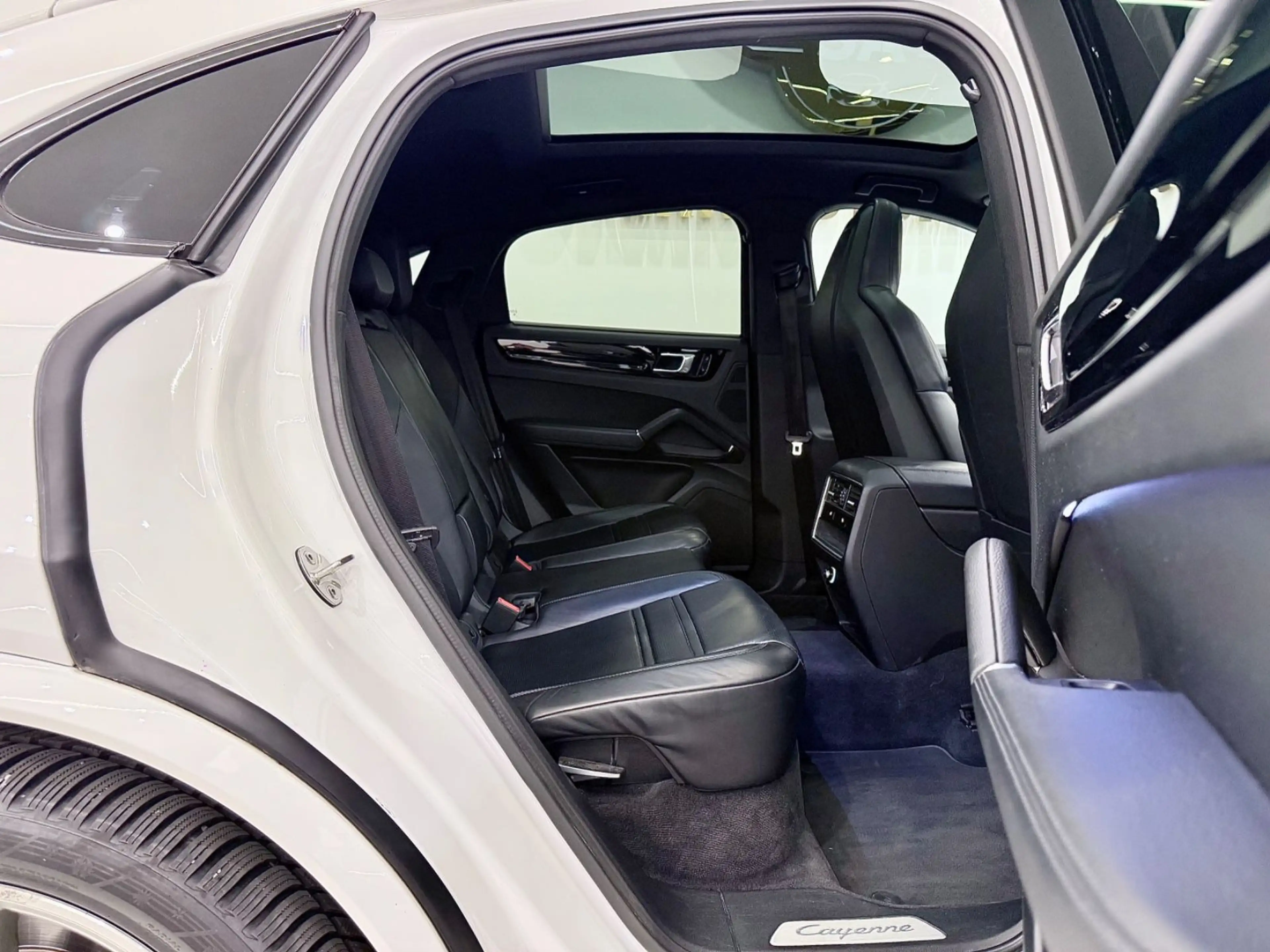 Porsche Cayenne Coupe E-Hybrid Approved Garantie Ahk — photo 17