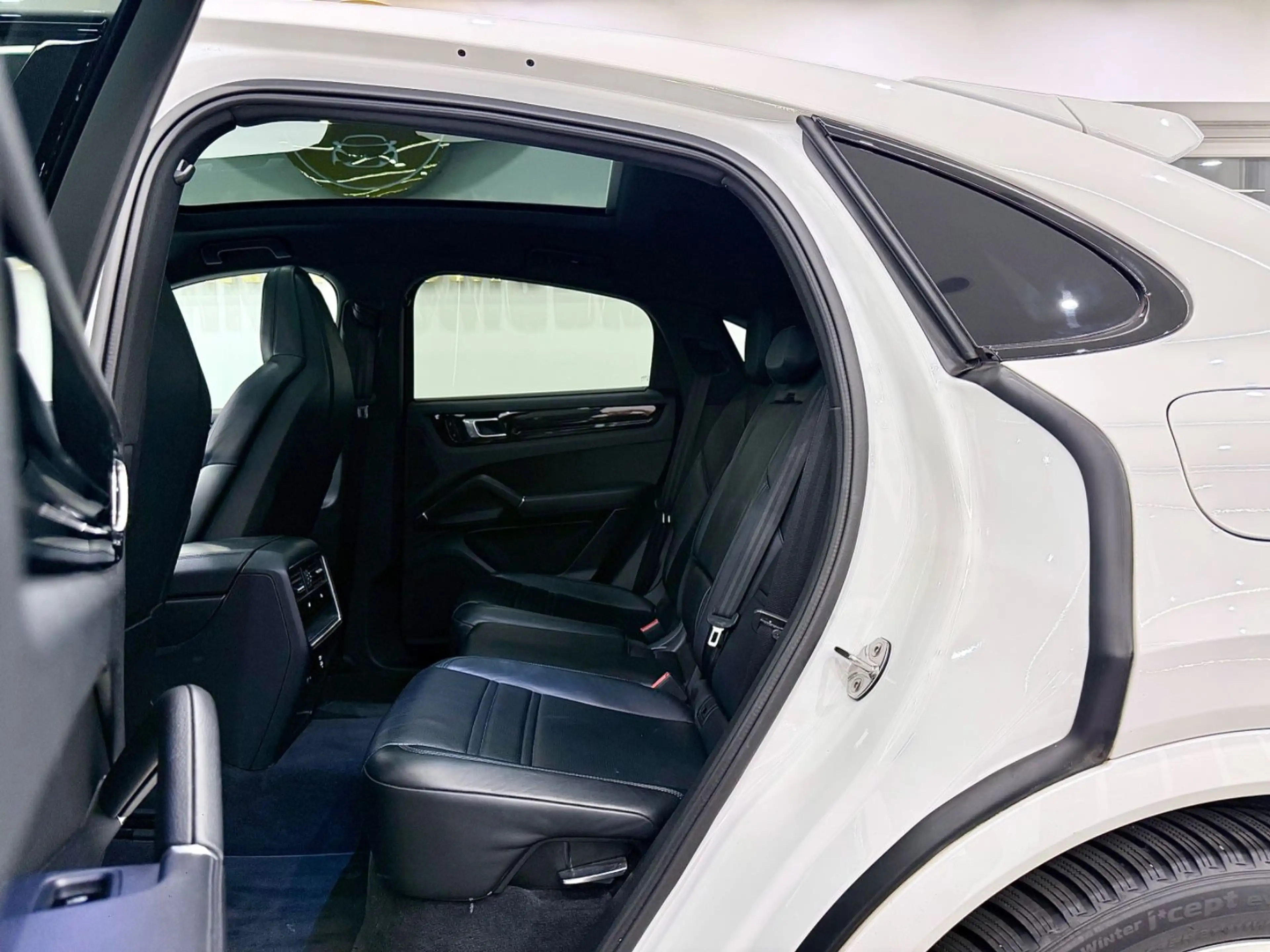 Porsche Cayenne Coupe E-Hybrid Approved Garantie Ahk — photo 15