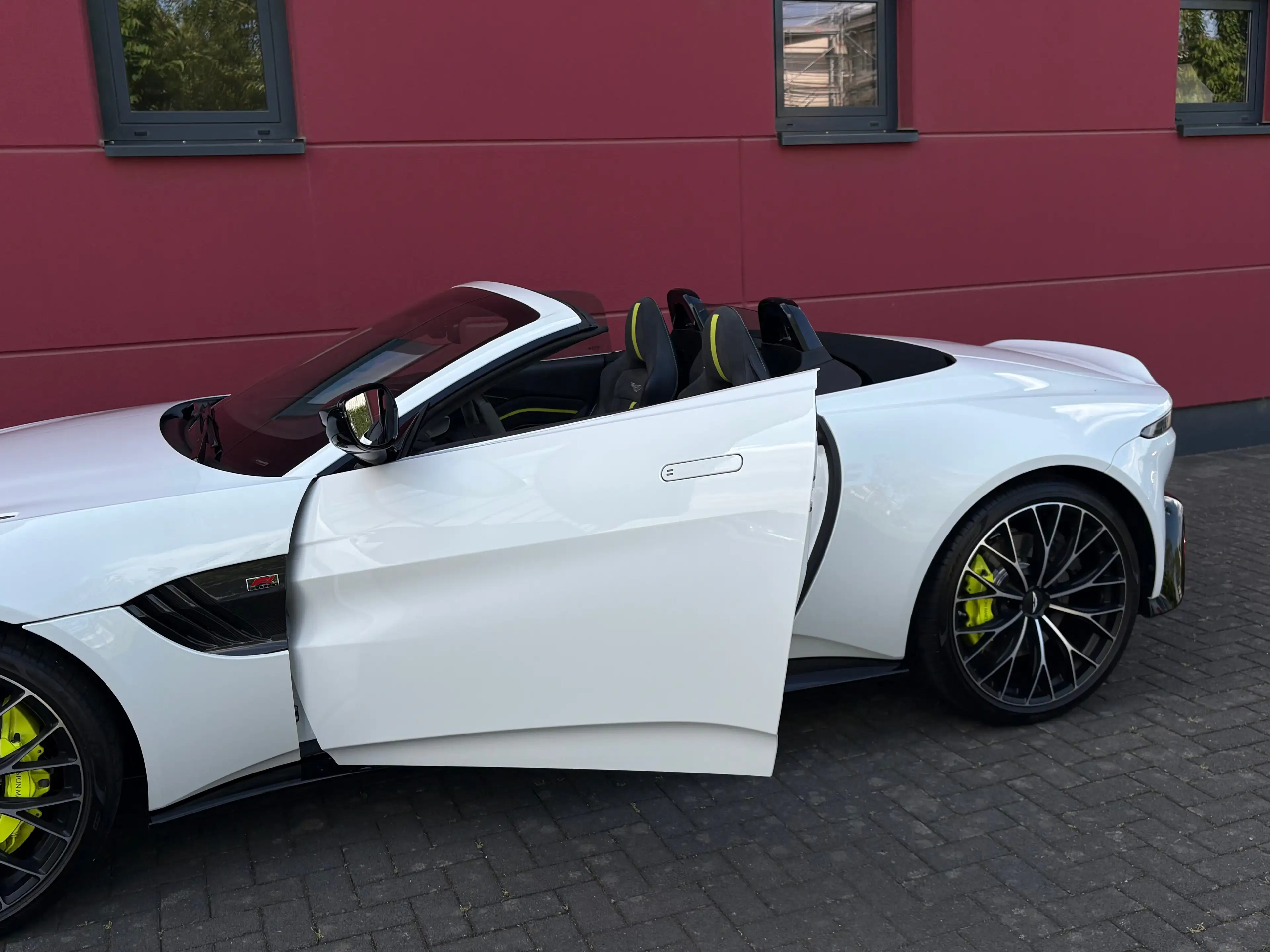 Aston Martin Vantage 4.0 V8 ROADSTER SONDERMODELL F1 EDITION 1HAND TOP* — photo 8