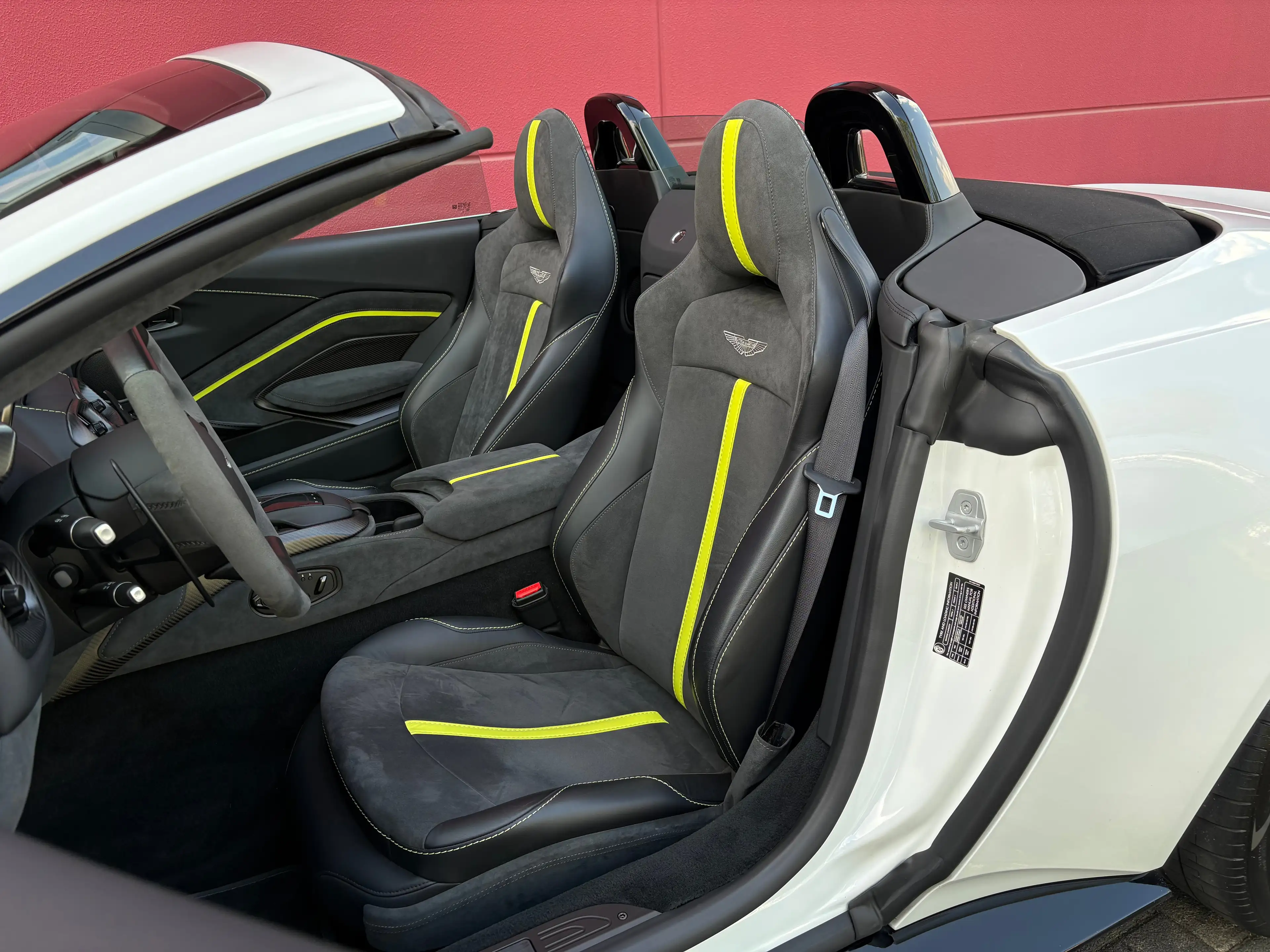 Aston Martin Vantage 4.0 V8 ROADSTER SONDERMODELL F1 EDITION 1HAND TOP* — photo 15