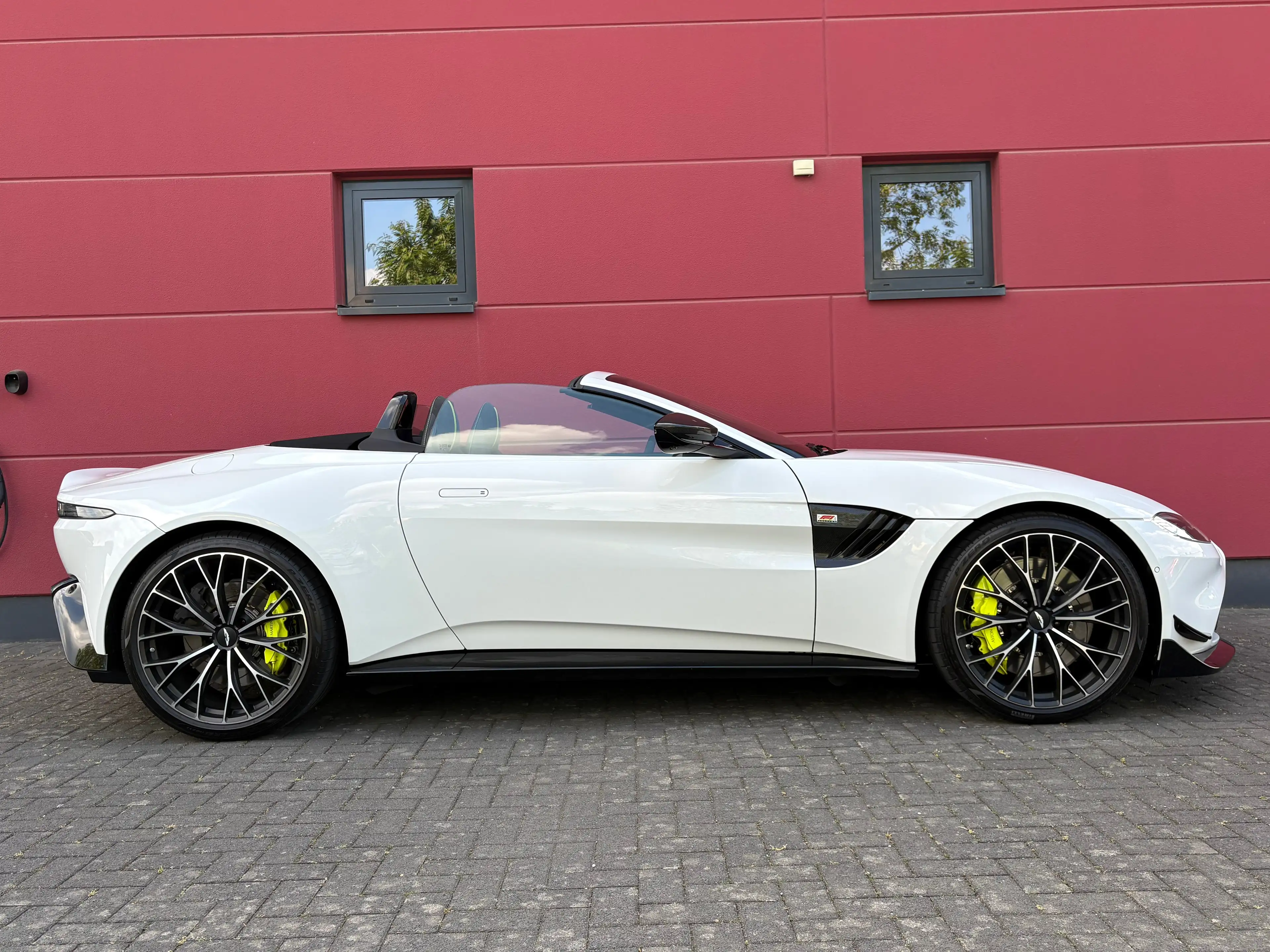 Aston Martin Vantage 4.0 V8 ROADSTER SONDERMODELL F1 EDITION 1HAND TOP* — photo 6