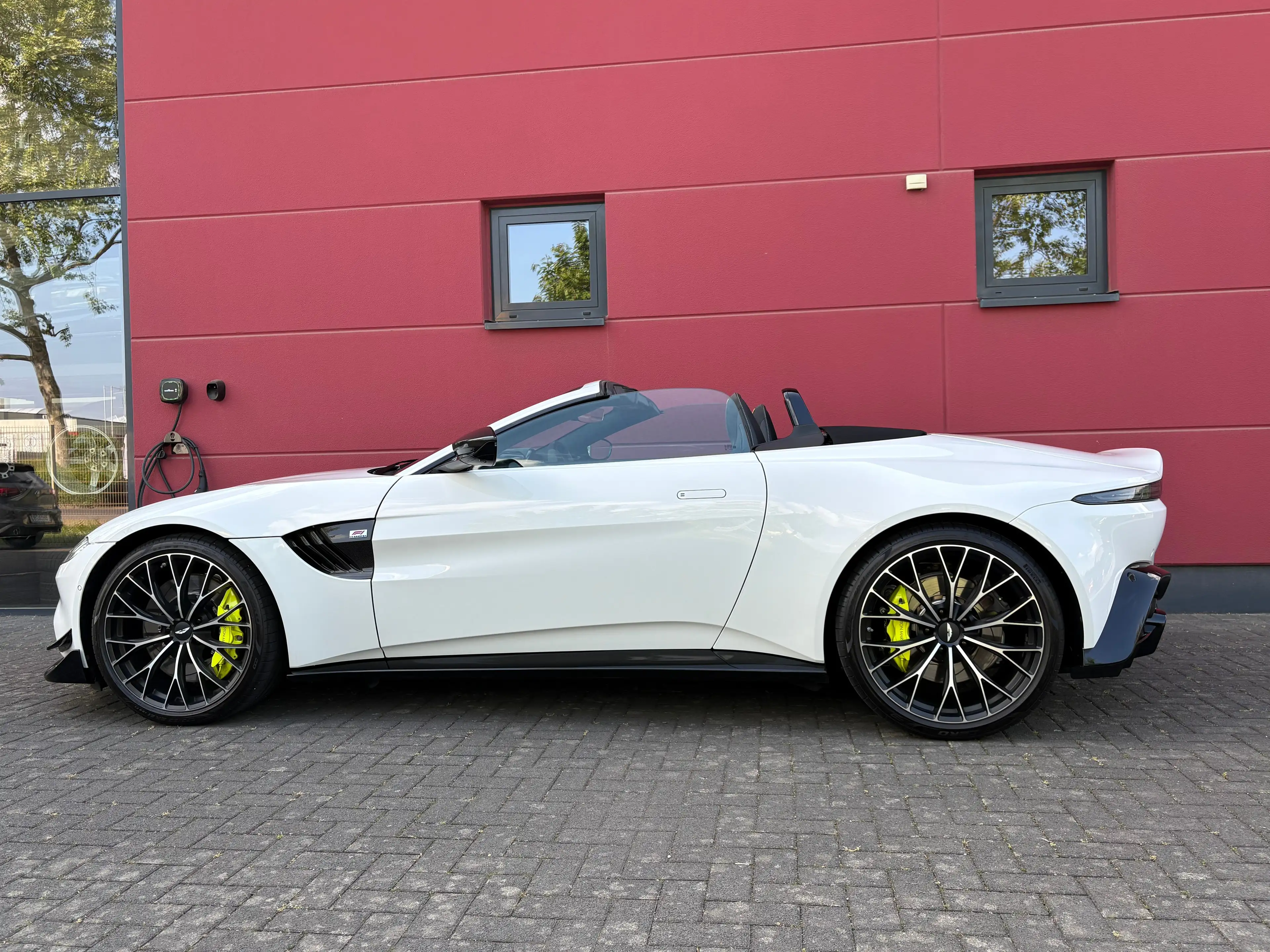 Aston Martin Vantage 4.0 V8 ROADSTER SONDERMODELL F1 EDITION 1HAND TOP* — photo 4