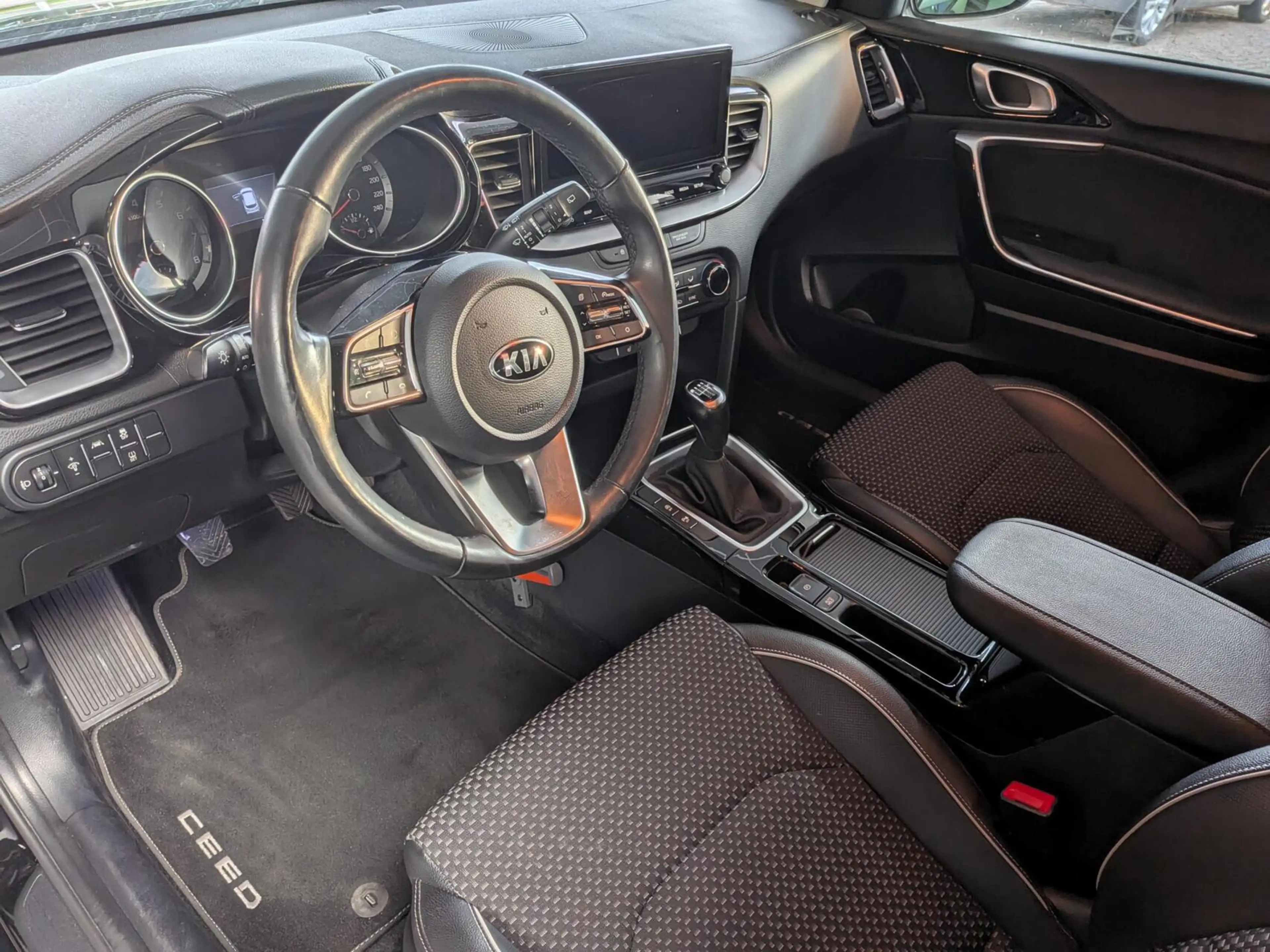Kia Ceed / cee'd 1.0 T-GDi DynamicPlusLine — photo 11